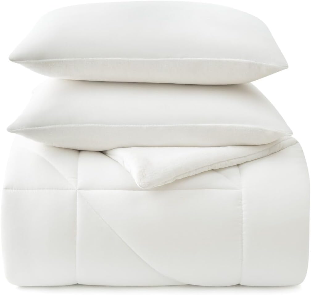 UGG Full/Queen Comforter Set – 3 Piece Luxury Reversible Plush Queen Bed Set with Down Alternative Fill, Soft Comforter Bedding Set with 2 Pillow Shams for Home & Bedroom Decor, White Snow (Corey)