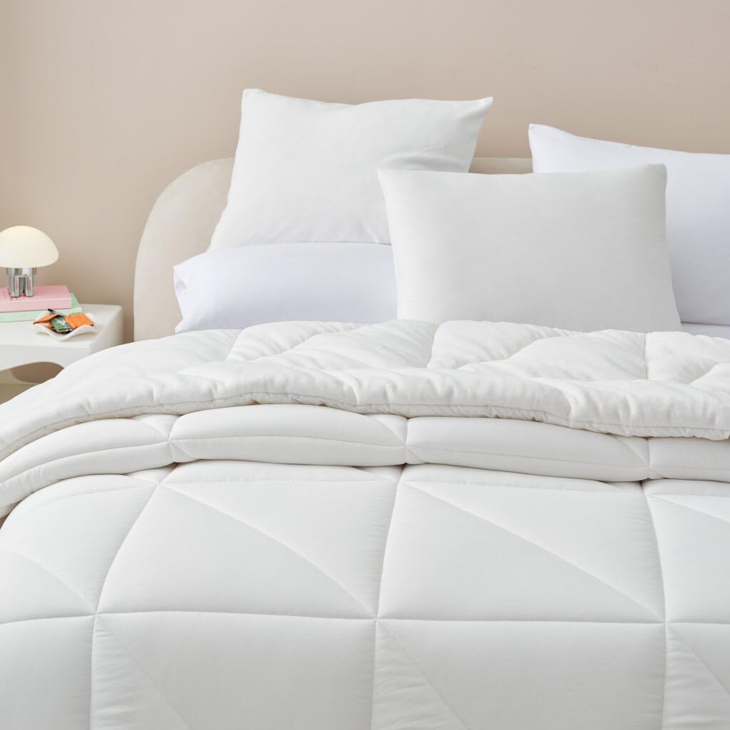 UGG Full/Queen Comforter Set – 3 Piece Luxury Reversible Plush Queen Bed Set with Down Alternative Fill, Soft Comforter Bedding Set with 2 Pillow Shams for Home & Bedroom Decor, White Snow (Corey)
