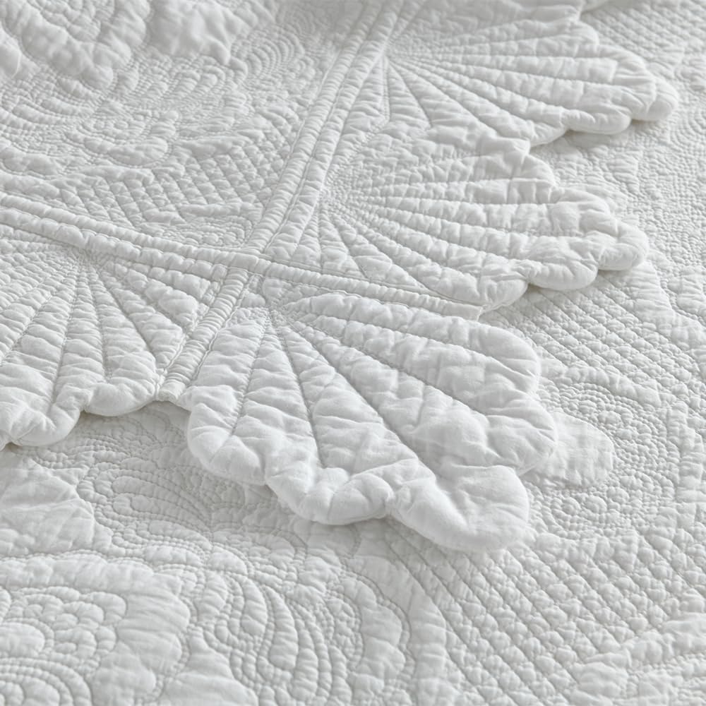 Cotton Quilt Bedding Set Reversible Lightweight Coverlet for All Seasons, 3 Pieces Embossed Floral Solid White Bedspread with Ruffled Edge, Queen Size
