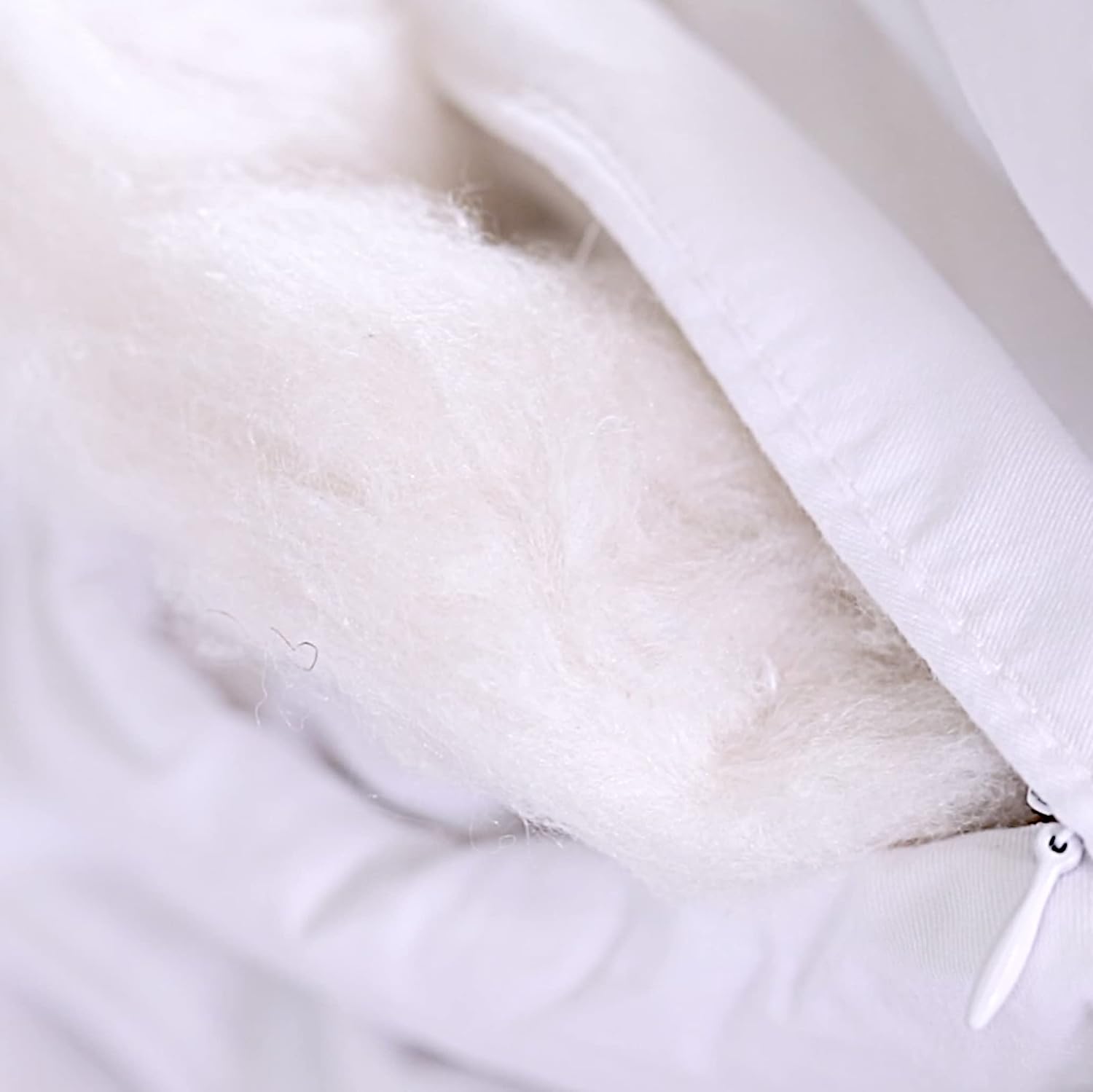 Silk Bedding Direct. Premium Mulberry Silk-Filled Duvet Insert. Summer Bliss (4 Tog). Full Size, 90' x 80'. A Hypoallergenic Haven for Comfort, Enveloping Your Dreams in Pure Mulberry Silk.