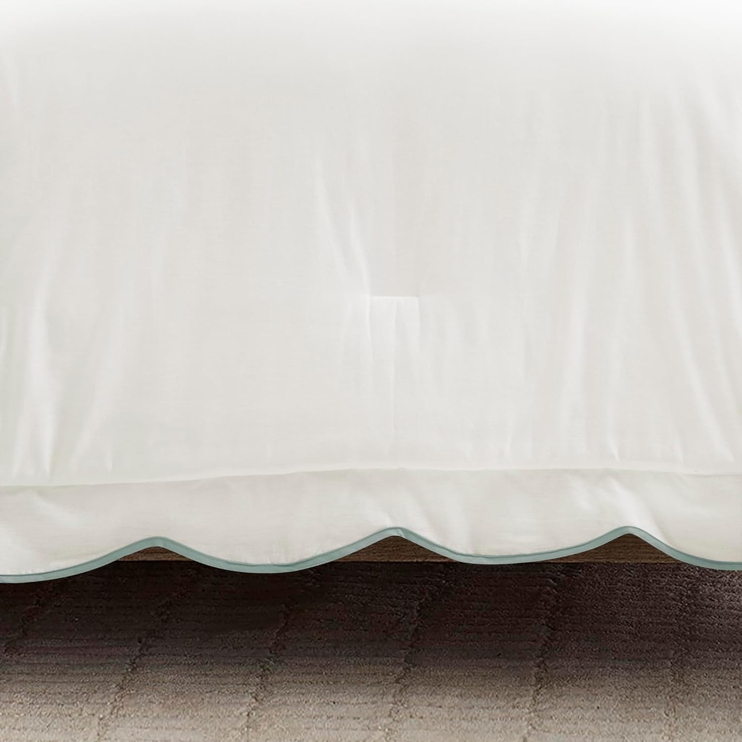Lush Decor Coastal Chic Scalloped Edge Comforter Set, 3 Piece Set King/California King, Blue & White - King Bedding Set - White Comforter King Size - Coastal Decor