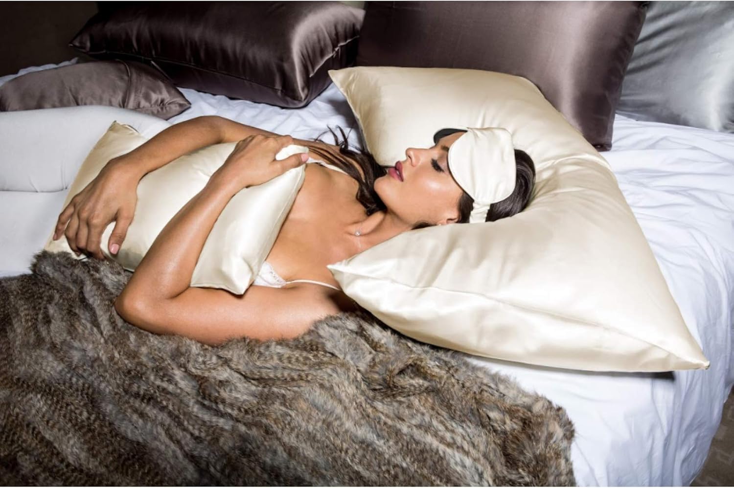 Branché Beauty Sleep Charmeuse Case | Silk Pillowcase for Healthy Skin and Hair | Queen/Standard - 20' x 28' / 51 x 71 cm | Crème