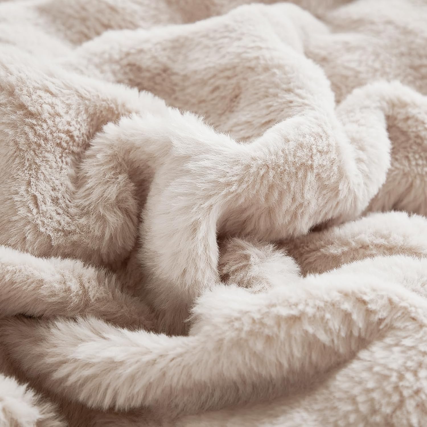 Bedbay Faux Fur Beige Bedding Comforter Set 3 Pieces Fuzzy Plush Comforter Set King Size Luxury Faux Rabbit Fur Bubble Bedding Soft Warm Shaggy Velvet Reversible Duvet Set for Girls Teen Adults