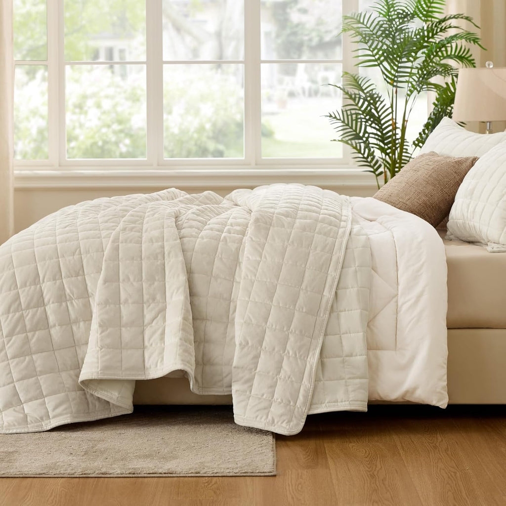 BEDELITE Velvet Quilt Set Oversized California King- Luxury Velvet Comforter Bedding Set 3 Pieces, Soft Cozy Cream White Oversized Bedspread Coverlet for All Seasons with 2 Pillow Shams