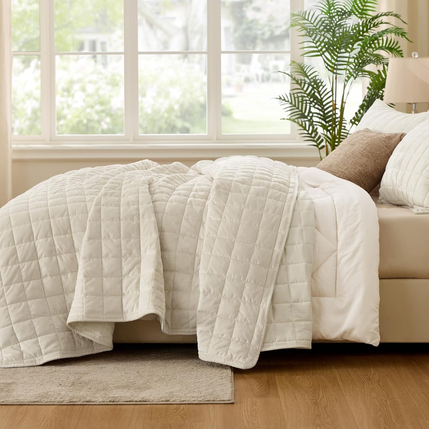 BEDELITE Velvet Quilt Set Oversized California King- Luxury Velvet Comforter Bedding Set 3 Pieces, Soft Cozy Cream White Oversized Bedspread Coverlet for All Seasons with 2 Pillow Shams