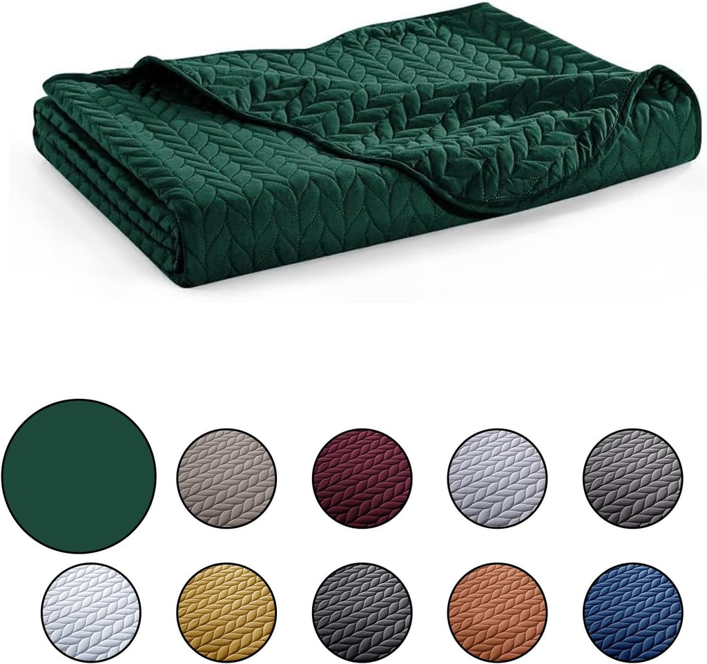 MOONLIGHT20015 Twin Quilt Bedding Set (68' x 86') - Bulk Pack of 10 Wholesale for Hotels, Guest Bedroom & Airbnbs - Lightweight Microfiber Reversible Embossed Quilts Bedspreads (Emerald)