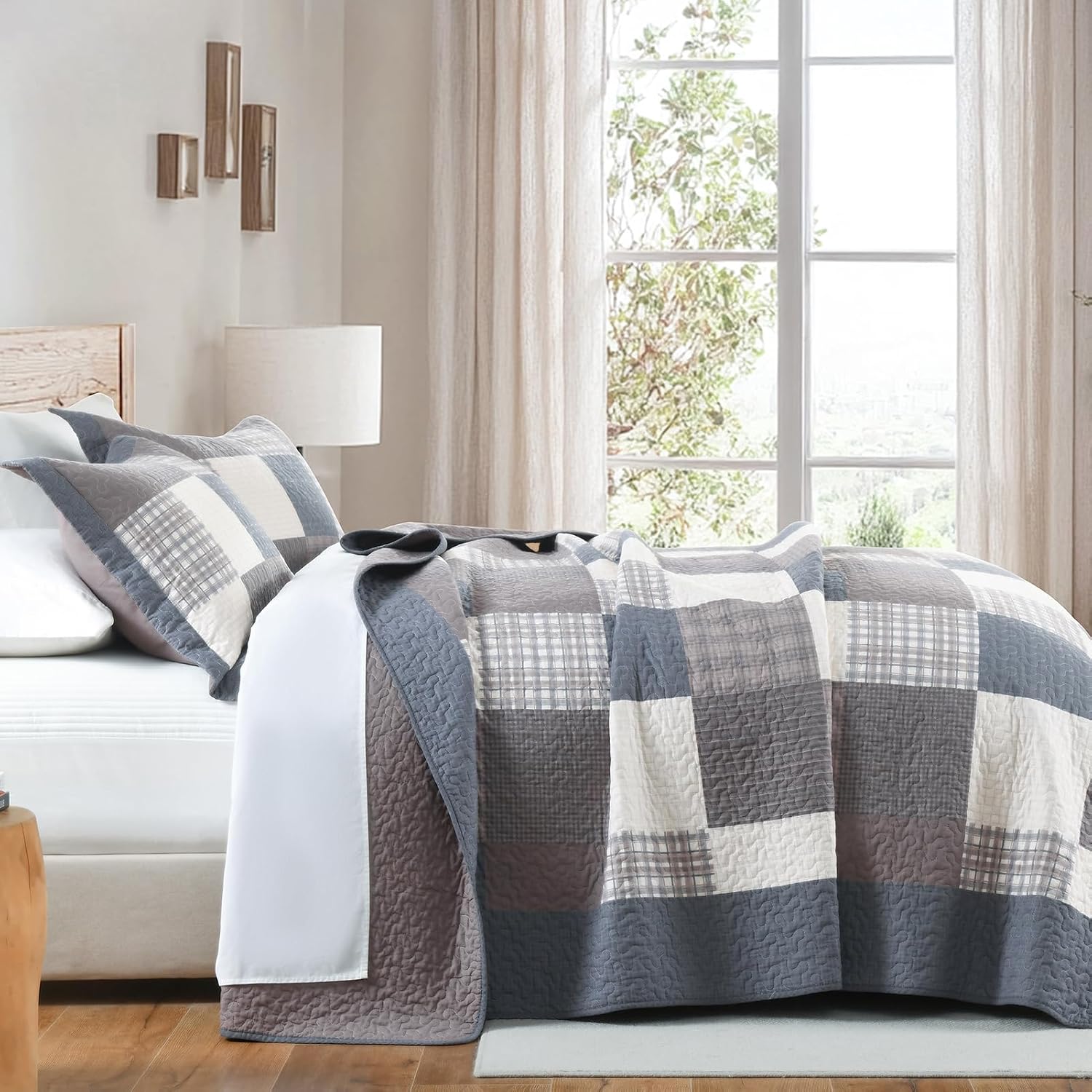 KALOOLA Farmhouse Quilts Queen Size - 100% Cotton Lightweight Quilted Bedding Set 3 Pcs, Cottage Printed Plaid Bedspread with 2 Pillow Shams, Reversible Bed Coverlet for All Season, Gray/Brown/Beige