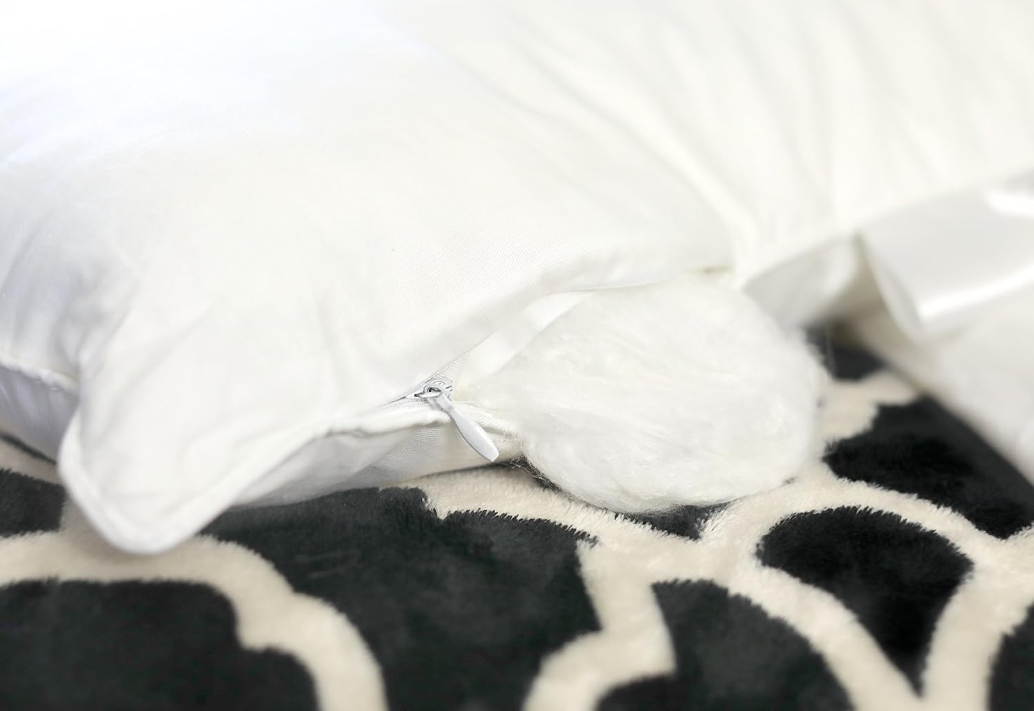 Silk Bedding Direct. Pair of Luxury Mulberry Silk-Filled Pillows. Standard Size, 26' x 20'. A Hypoallergenic Haven, Resting Your Dreams on Pure and Natural Mulberry Silk.