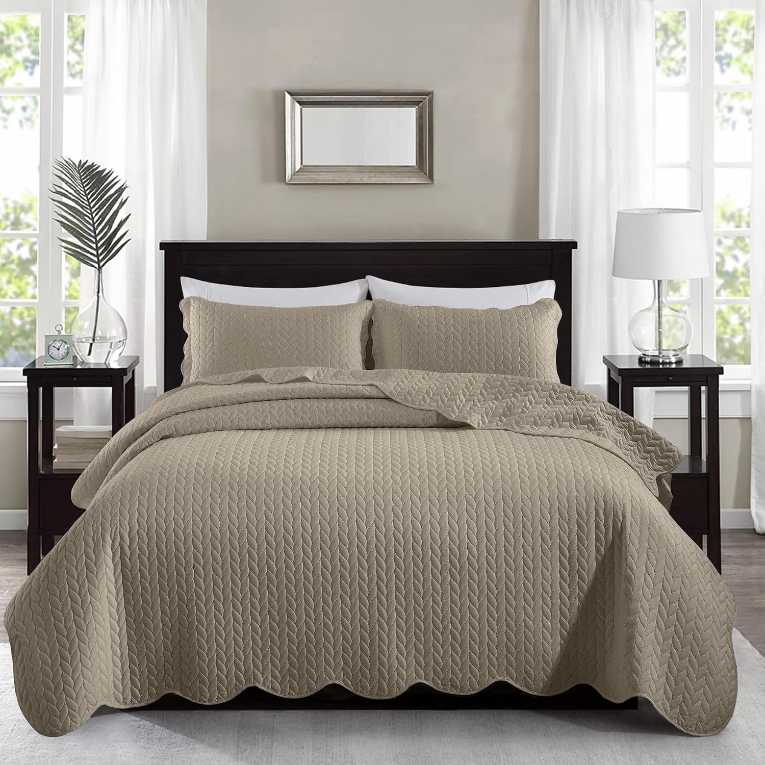 MOONLIGHT20015 Queen Quilt Bedding Set (90' x 96') - Bulk Pack of 10 Wholesale for Hotels, Guest Bedroom & Airbnbs - Lightweight Microfiber Reversible Embossed Quilts Bedspreads (Beige)