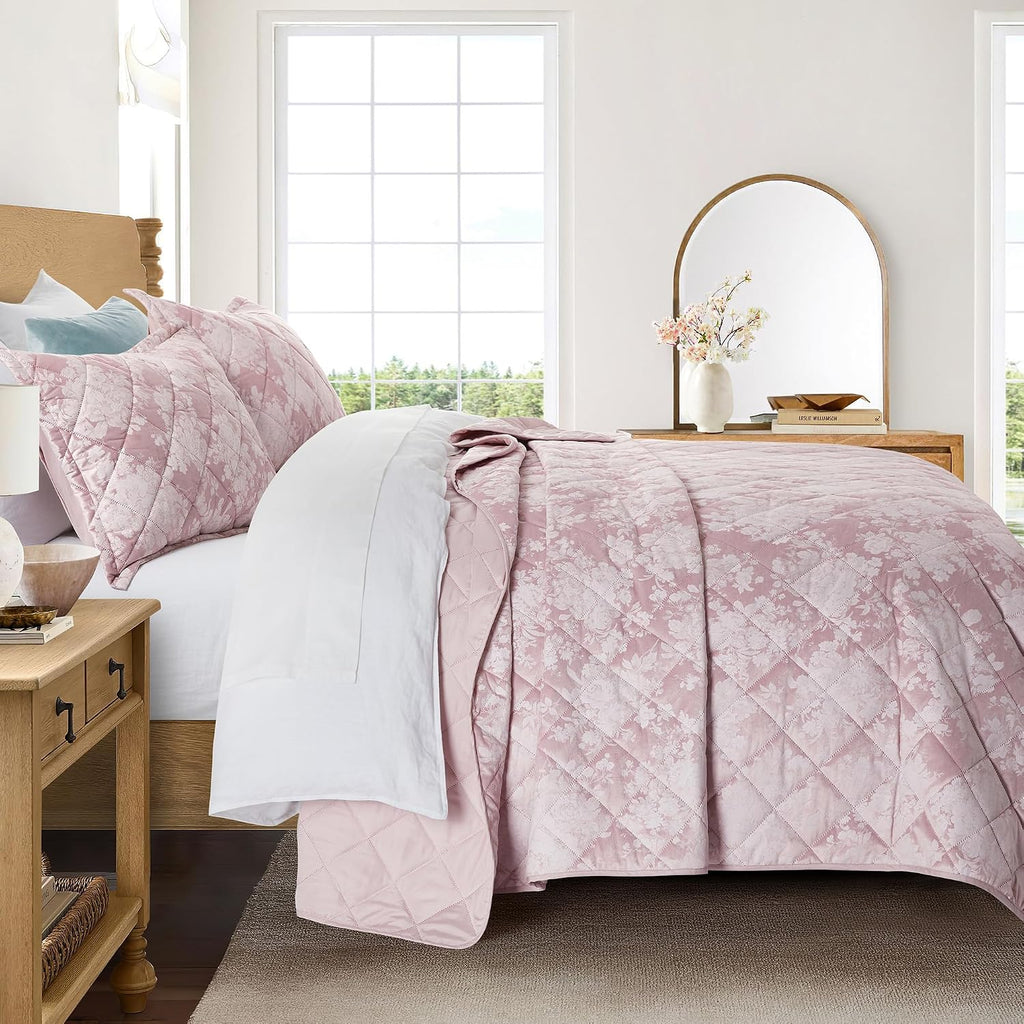 IR Imperial Rooms Velvet King Quilt Size Comforter Bedding Set 3 Pcs - (106'x96') Bedspread Coverlet + 2 Pillow Shams All-Season Quilt Lightweight Diamond Pattern (Baby Pink)