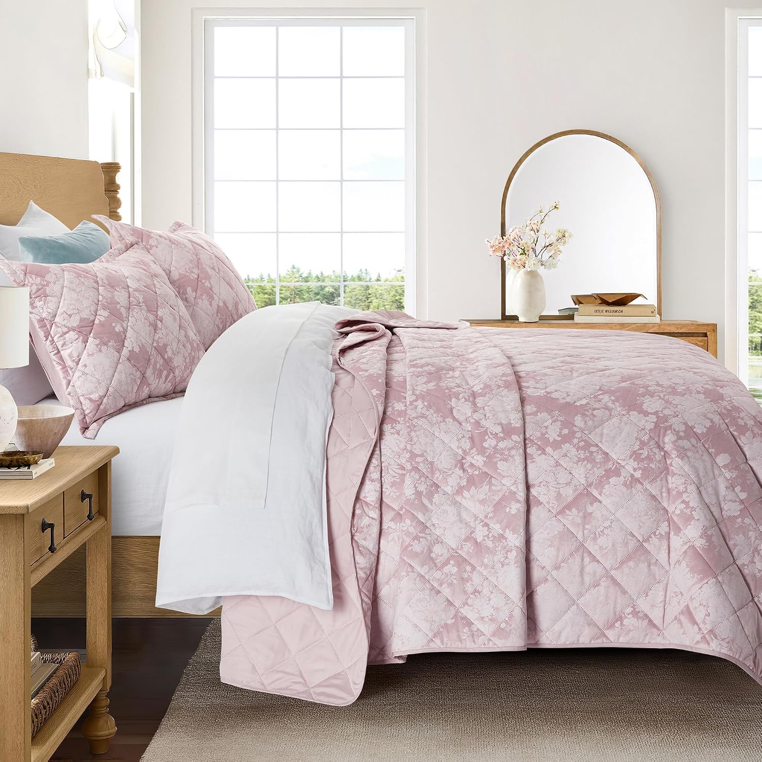 IR Imperial Rooms Velvet King Quilt Size Comforter Bedding Set 3 Pcs - (106'x96') Bedspread Coverlet + 2 Pillow Shams All-Season Quilt Lightweight Diamond Pattern (Baby Pink)