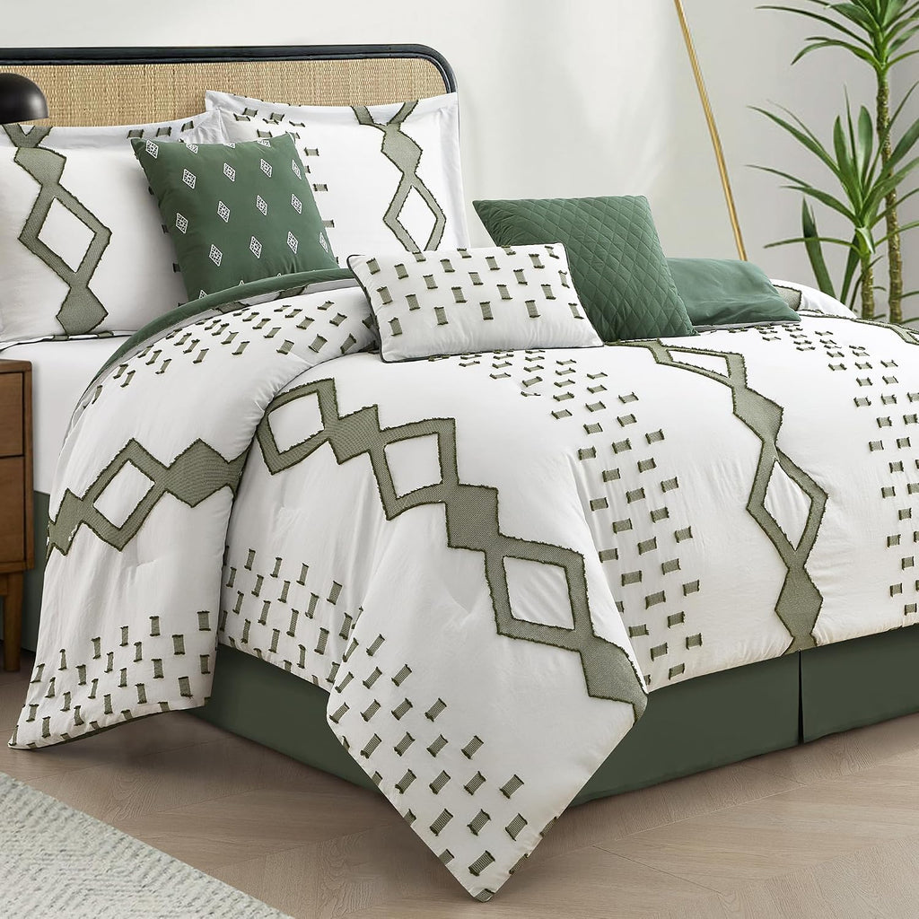 LANCO MODERN LIFESTYLE 7 Piece Green and White Comforter Set, King, Boho Home Decor, Geometric Clip Pattern Bedding Set for All Seasons, Bed in a Bag, Bedskirt, Shams and Decorative Pillows