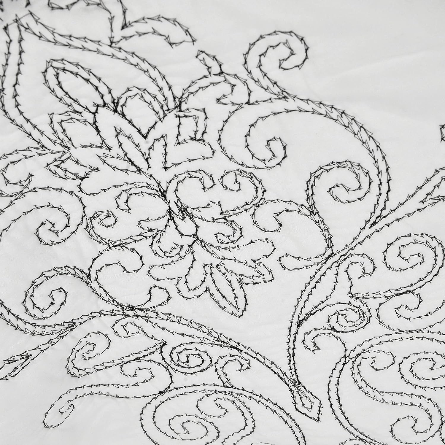 Home Soft Things Damask 4 Piece Bedspread Set, Scalloped Edge Reversible Quilt Coverlet Comforter Prewashed Bedding Set, Matelasse Embossed Floral Solid Pattern,White Oversize King(120' x 120')