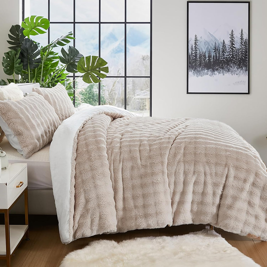 Bedbay Faux Fur Beige Bedding Comforter Set 3 Pieces Fuzzy Plush Comforter Set King Size Luxury Faux Rabbit Fur Bubble Bedding Soft Warm Shaggy Velvet Reversible Duvet Set for Girls Teen Adults