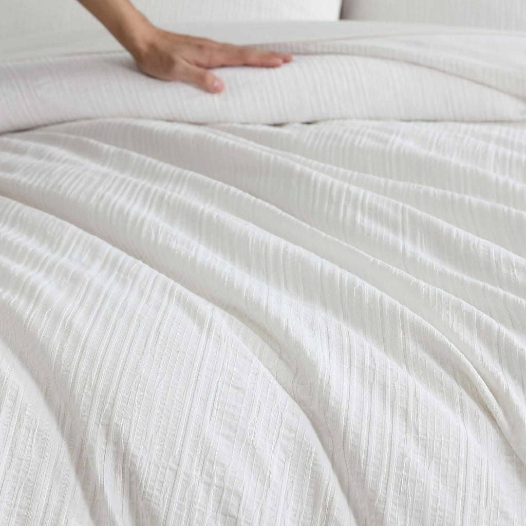 Vera Wang - Comforter Set, Luxurious Bedding Set with Matching Shams, Grid Pattern Design, Chic Room Essentials (Bark Texture White, Queen)