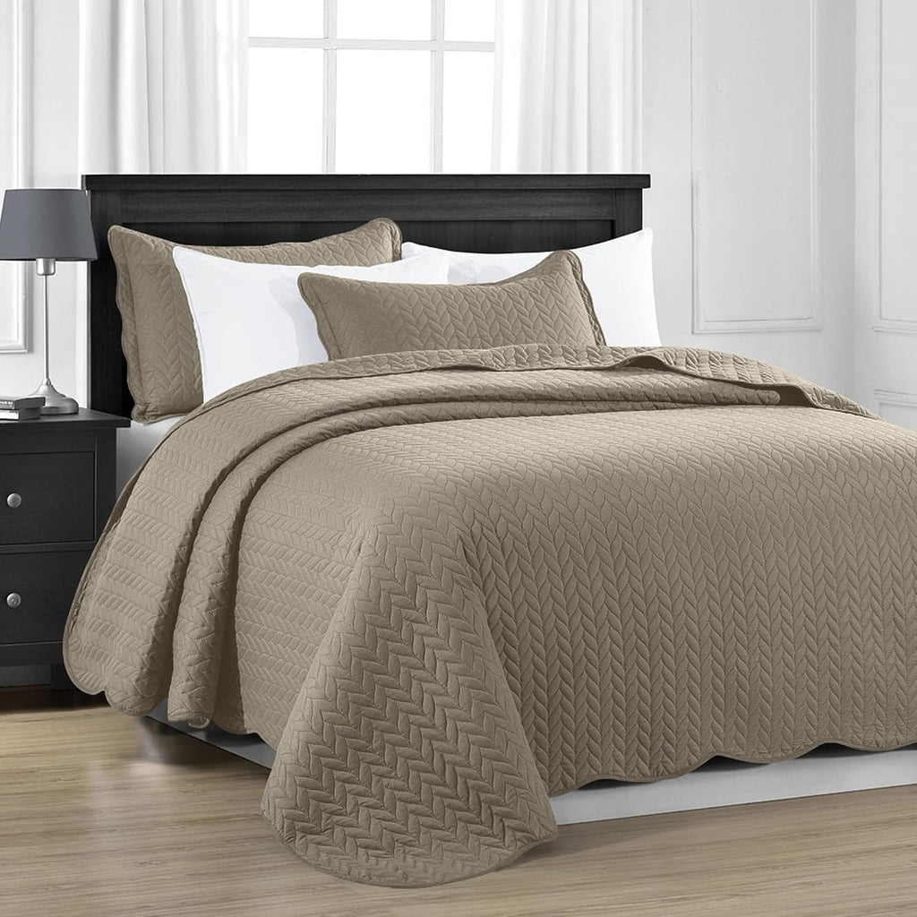 MOONLIGHT20015 8 Pack Quilt King Size Bedding (106' x 96') - Bulk Wholesale for Hotels, Guest Bedroom & Airbnbs - Lightweight Microfiber Reversible Embossed Quilts Bedspread (Beige)