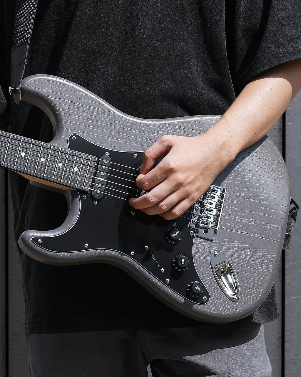 DONNER DST-80 Left-Handed Electric Guitar 39' Beginner Electric Guitar Kit with Amp, Classic SSS Pickup Complete with Gig Bag, Tuner, Capo, Strap, Picks, and Free Online Lessons, Matte Black