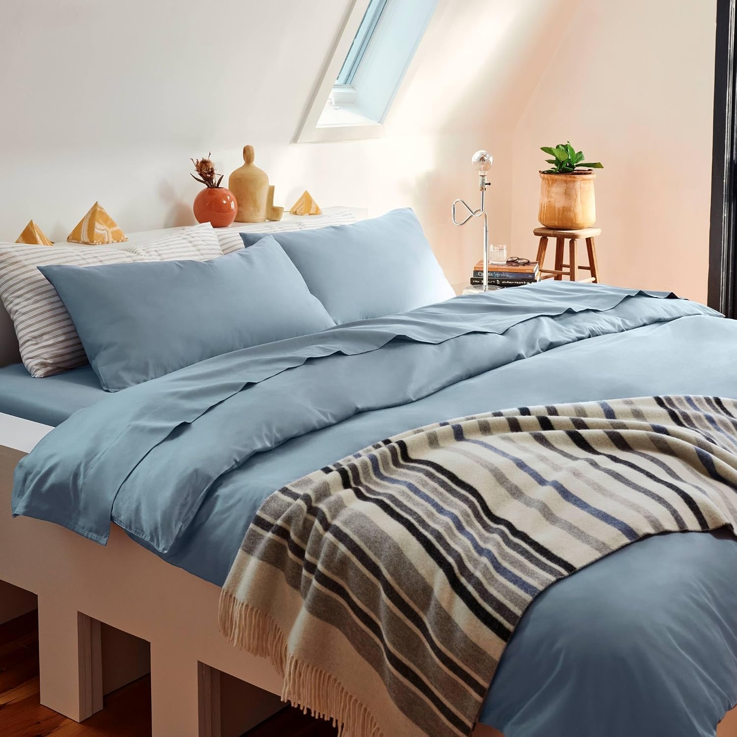 Brooklinen Luxury Sateen 4 Piece Sheet Set - 100% Cotton Bed Sheets, Durable California King Size Sheets Set in Storm Blue, Oeko-TEX Certified Bedding Set, 1 Fitted Sheet, 1 Flat Sheet, 2 Pillowcases