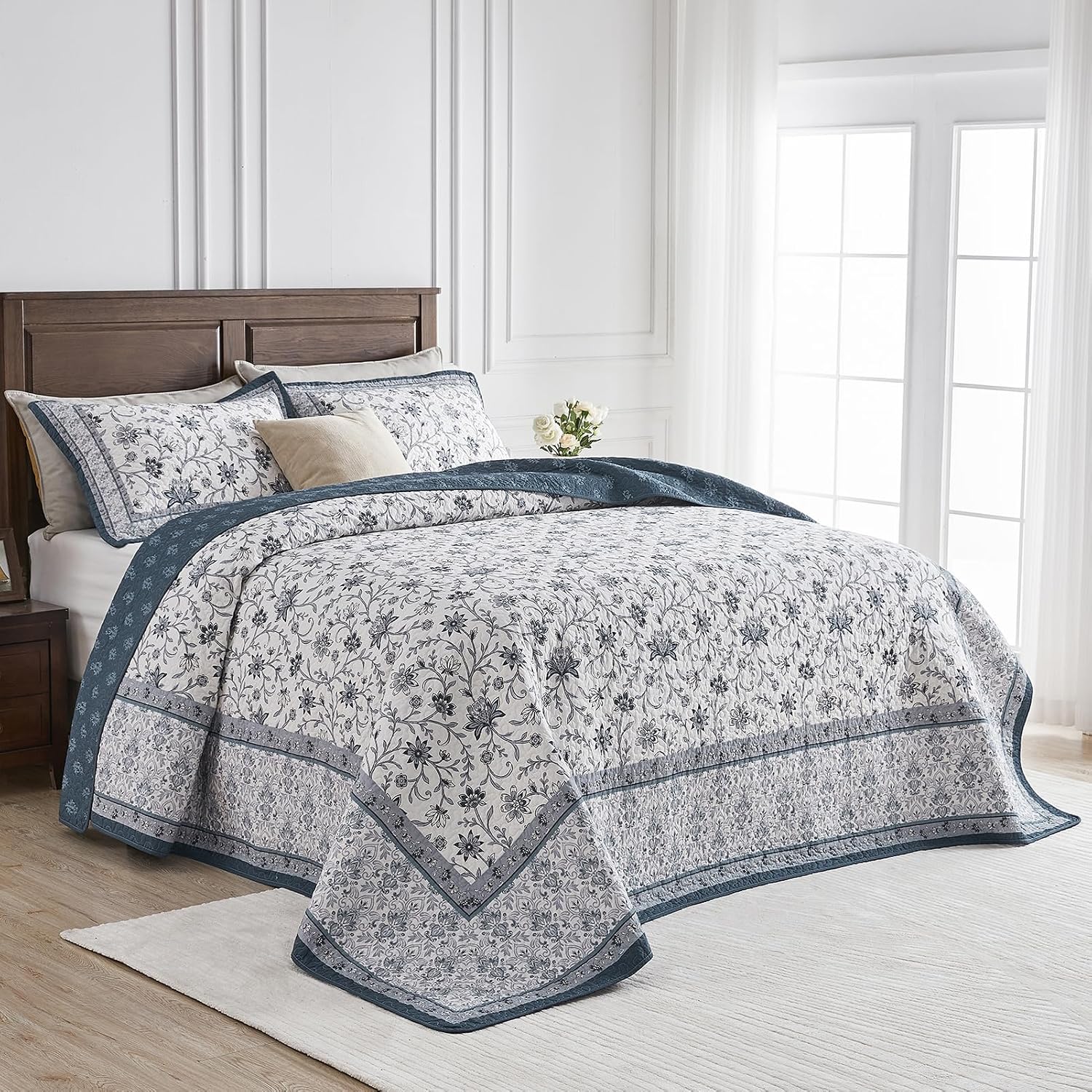 Oversized Queen Bedspreads 120'x102' - 100% Cotton Super King Quilt, Farmhouse Blue Floral Pattern, Extra Large Quilted Coverlet, Lightweight Reversible XL Bedding Set, 3 Pcs