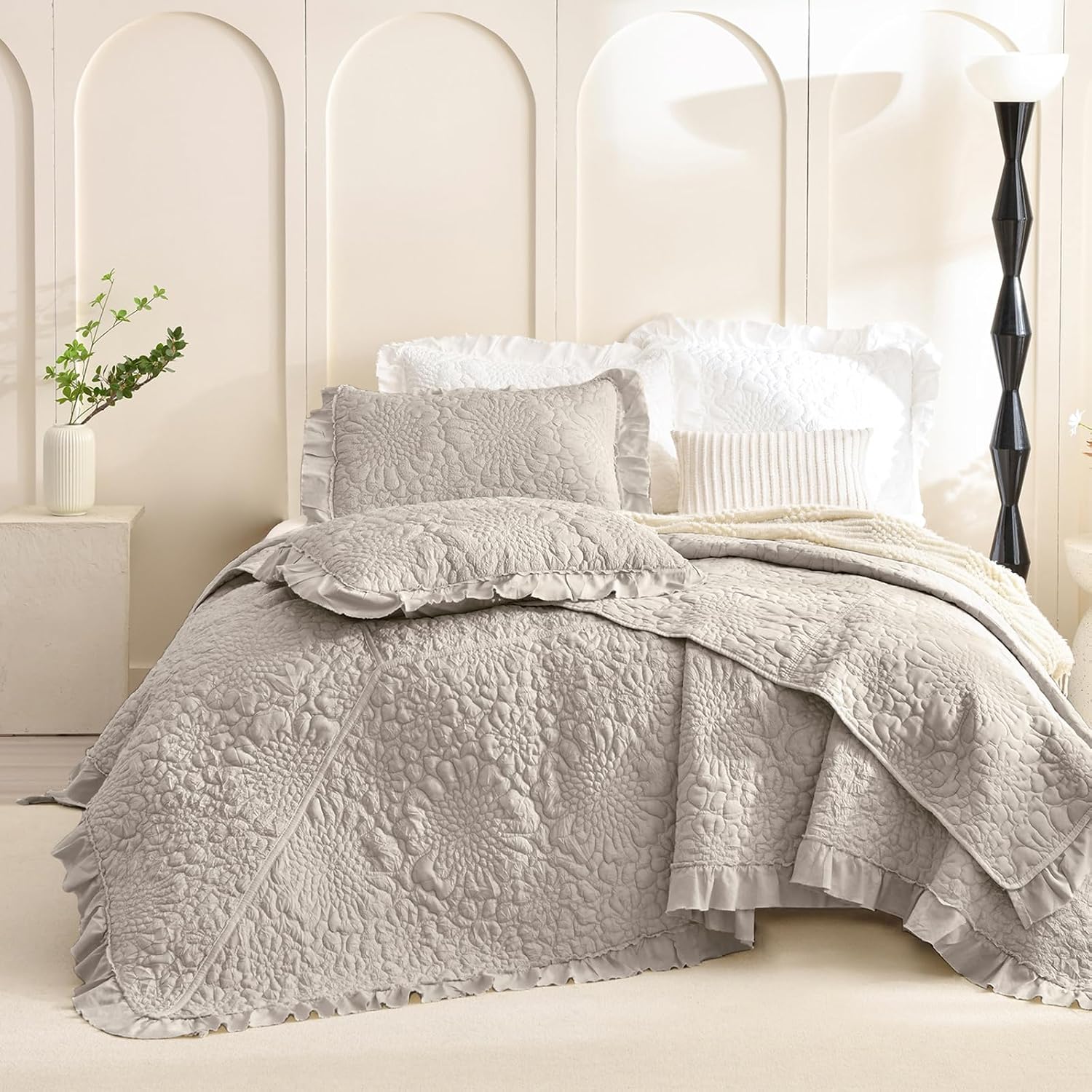 Lady Ann Oversized Bedspread Set 128x120, Extra Large Linen Feel Stone-Washed Ruffled Quilt Set Crinkled Blanket, Lightweight Shabby Quilted Bedspreads &Coverlets 3 PCS Farmhouse Rustic Bedding Sets