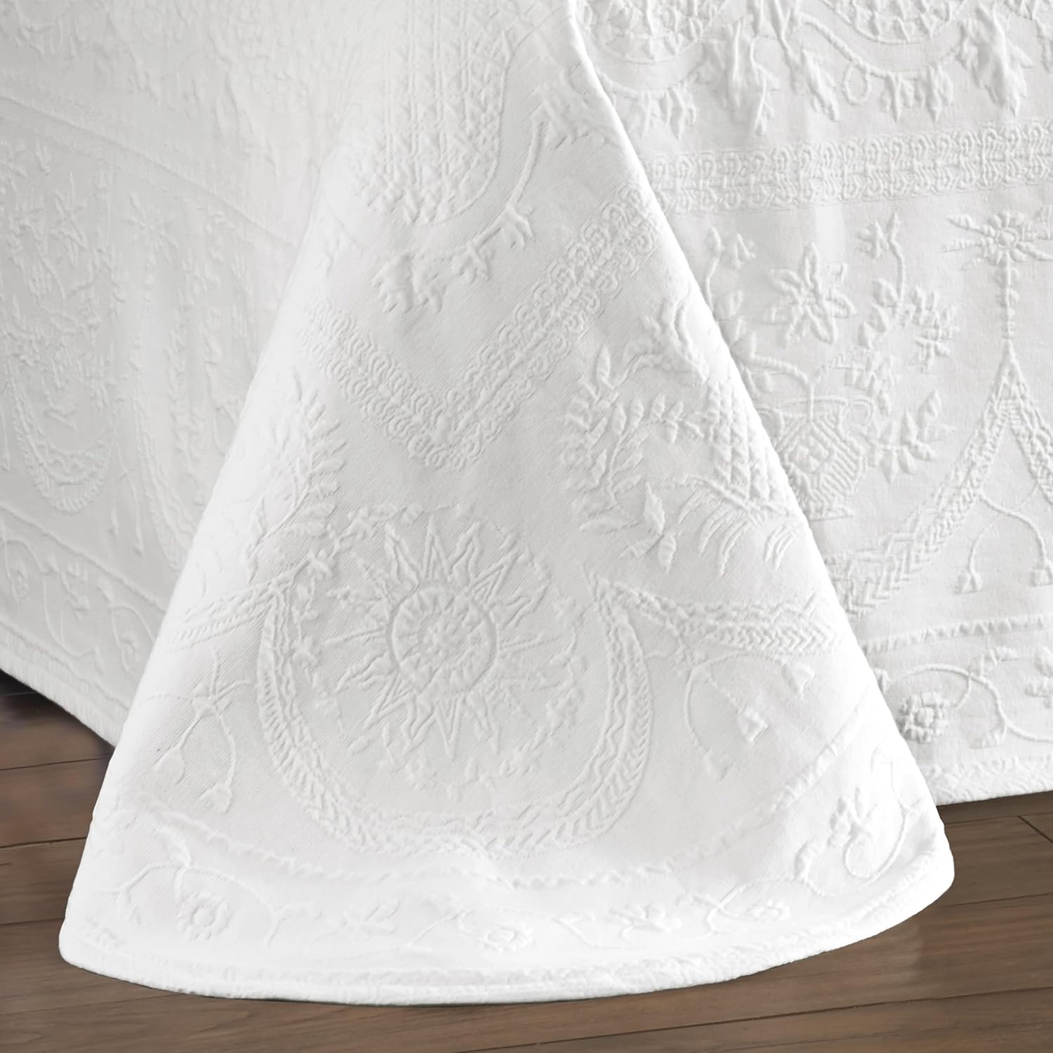 Bedspreads Coverlet - King Charles Collection 120' x 114' Size 100% Cotton Oversized Matelasse Bed Spread, King/Cal King, White