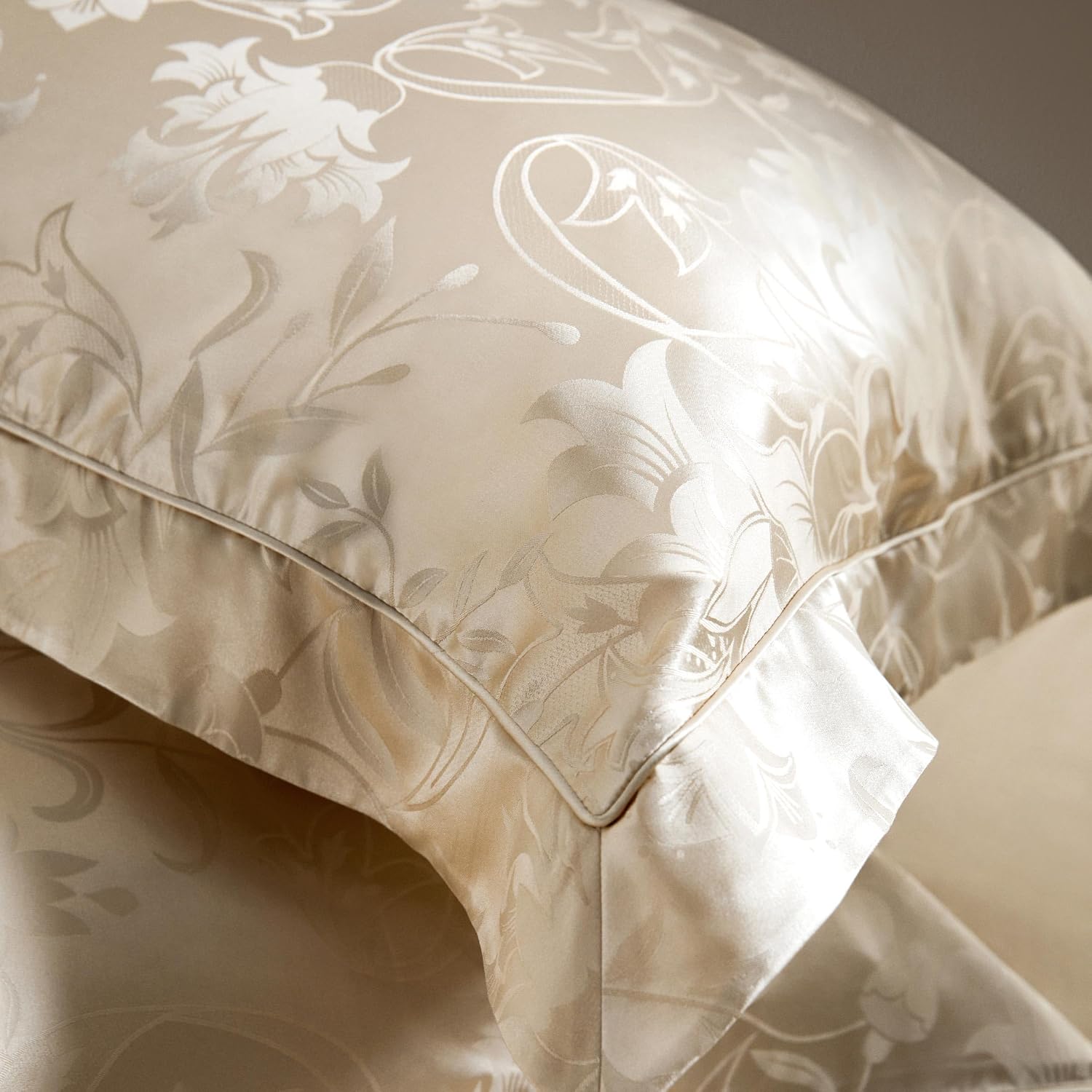 LILYSILK 1PC 100% Silk Pillowcase for Hair and Skin Silk Both Sides Terse Envelope Pillow Cases with Lily Jacquard Anti-Aging and Hair Loss, Gravel Gold Queen