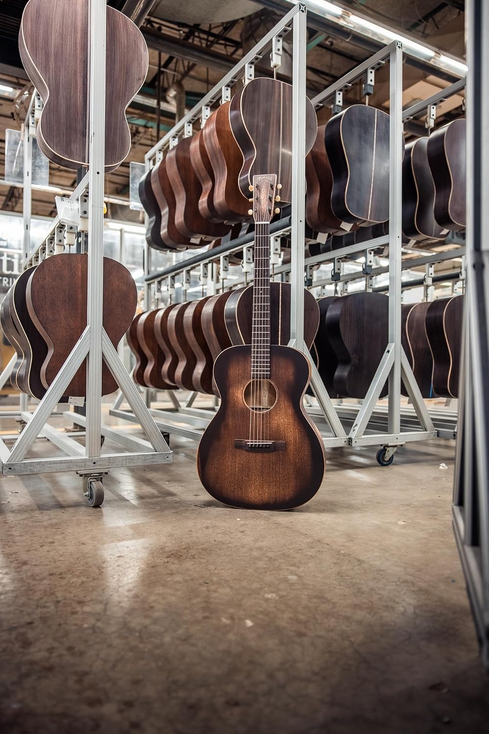 Martin 000-15M StreetMaster® Acoustic Guitar All-Solid Mahogany Top, Back & Sides | Distressed Satin Finish | Non-Scalloped Spruce X-Bracing | 000 Auditorium Body Size | 25.4' Long Scale