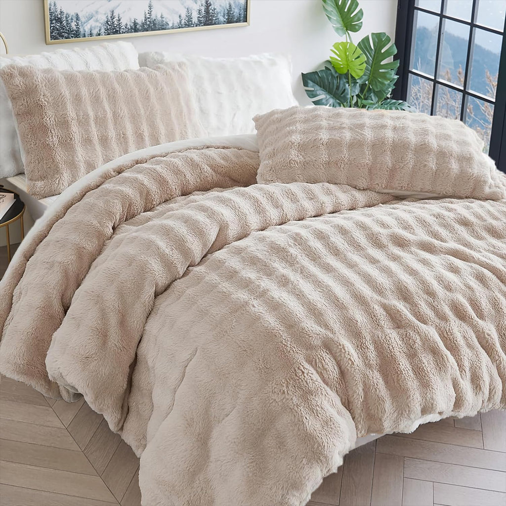 Bedbay Faux Fur Beige Bedding Comforter Set 3 Pieces Fuzzy Plush Comforter Set King Size Luxury Faux Rabbit Fur Bubble Bedding Soft Warm Shaggy Velvet Reversible Duvet Set for Girls Teen Adults