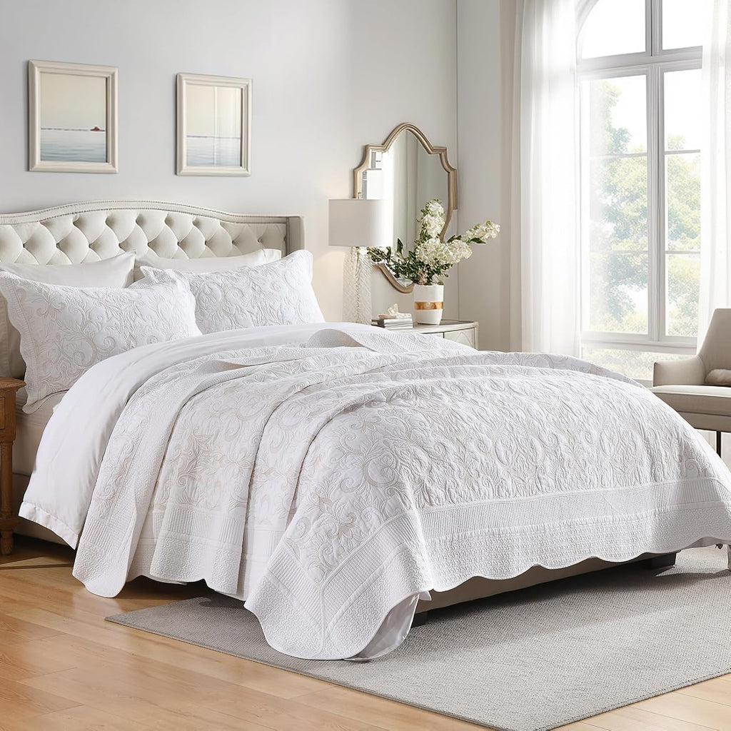 KALOOLA Embroidered Quilts Queen Size - 100% Cotton Lightweight Quilted Bedding Set 3 Pcs, Vintage Damask Pattern Bedspread with 2 Pillow Shams, Reversible Bed Coverlet for All Season, White/Beige