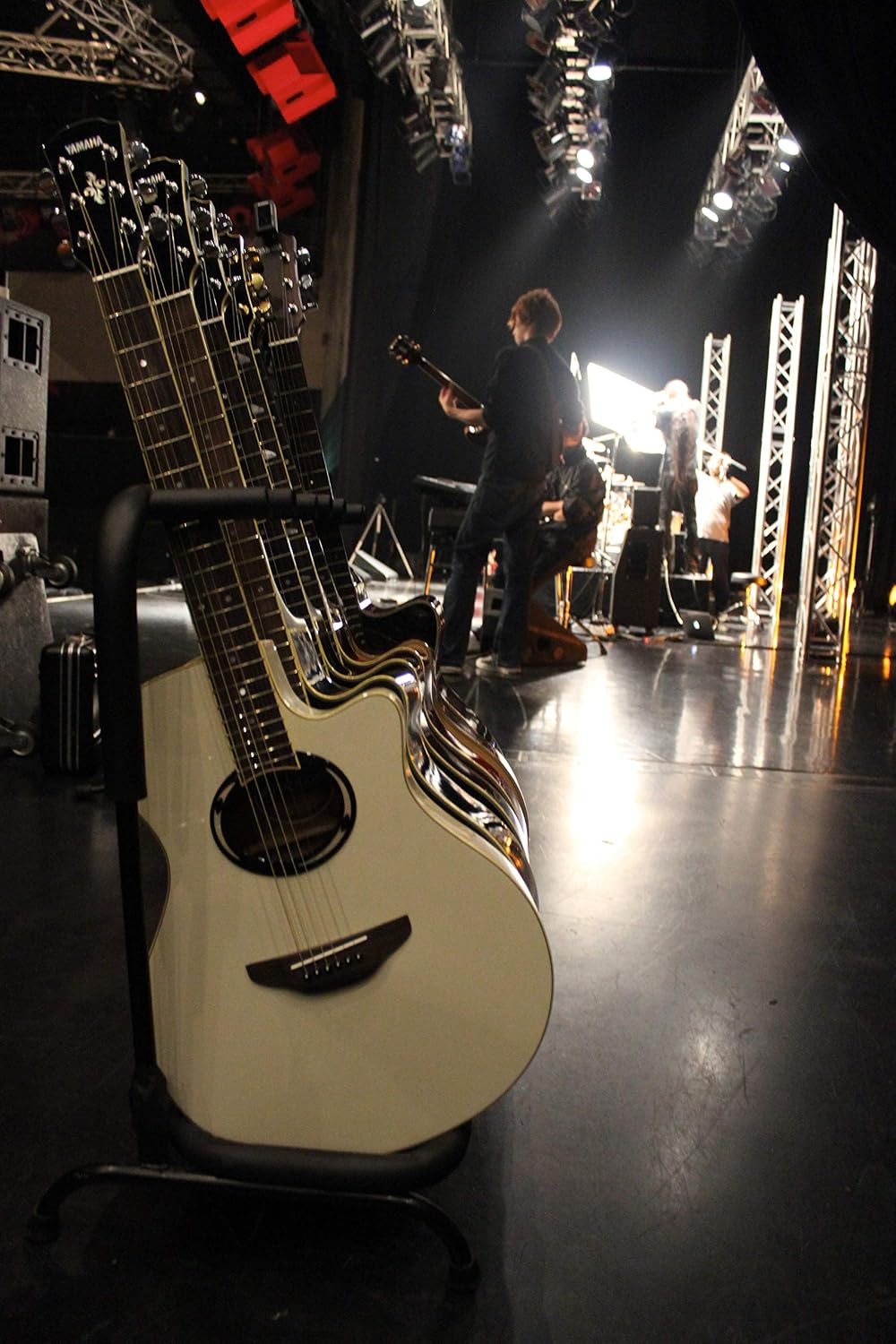 Yamaha APX600 VW Thin Body Acoustic-Electric Guitar, Vintage White