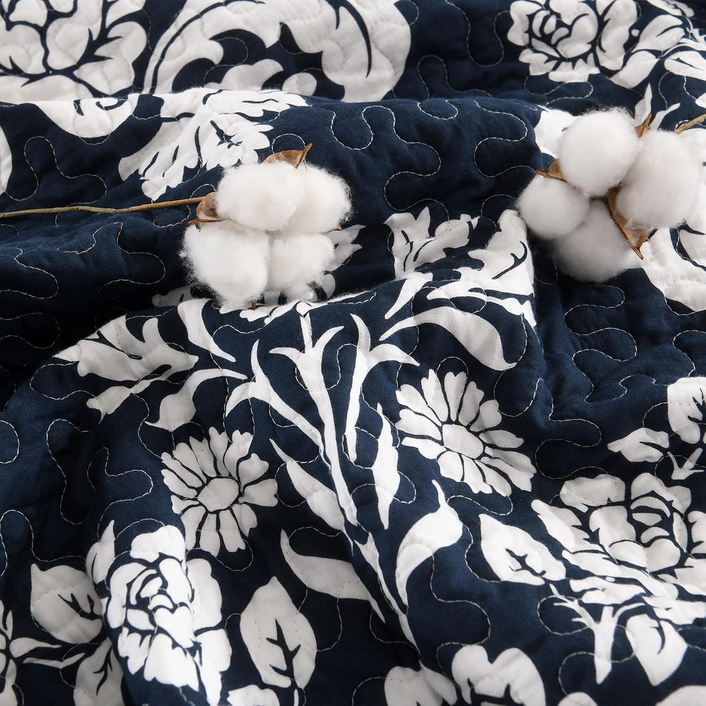 King Size Quilt Set, 100% Cotton Navy Blue Quilted Bedspread Set, Navy Blue White Floral Pattern Farmhouse Reversible Quilt Bedding Set for All Season, 3-Piece Quilt Set