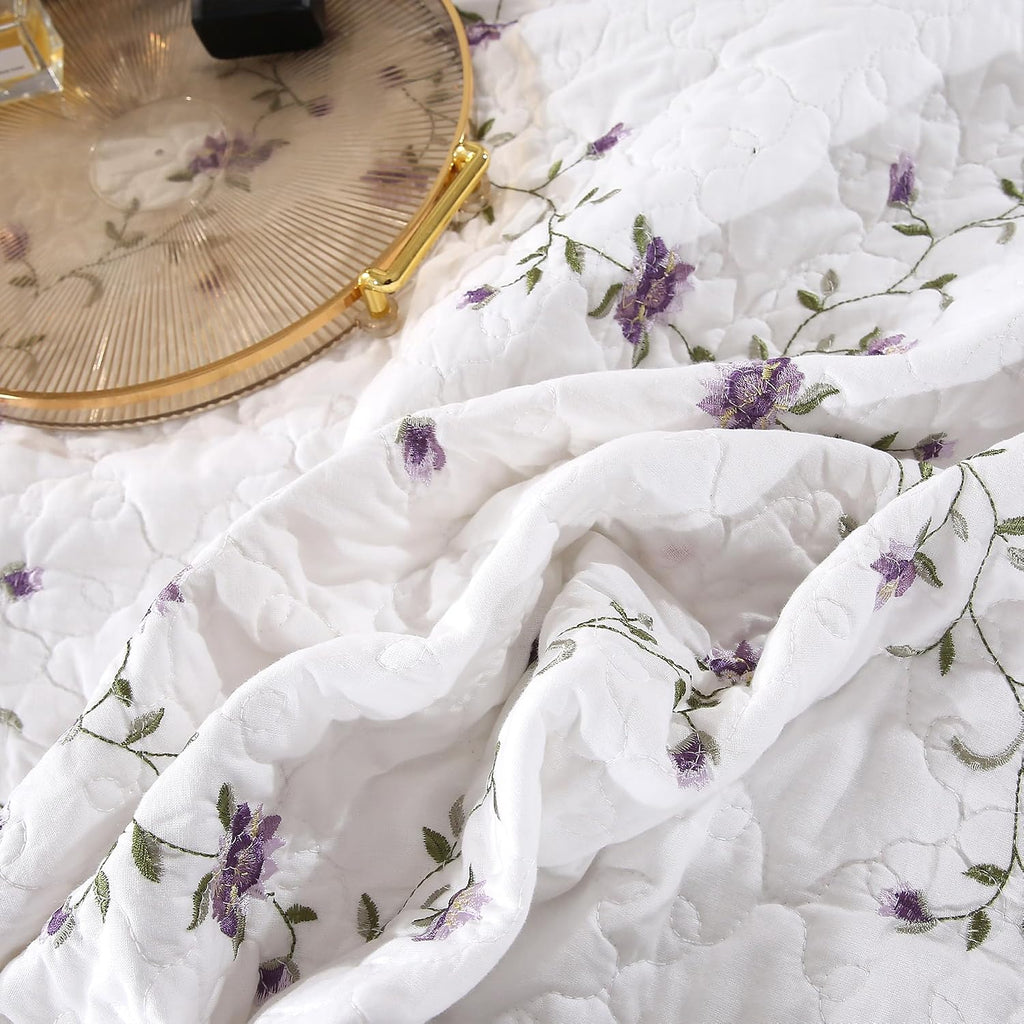 Quilt Set Purple Floral 3D Embroidery Pattern 3 PCS 100% Cotton Reversible Quilted Embroidered Decorative Bedspreads Coverlet Set, Lightweight &Soft Full Size White Bedding Coverlet for All Season