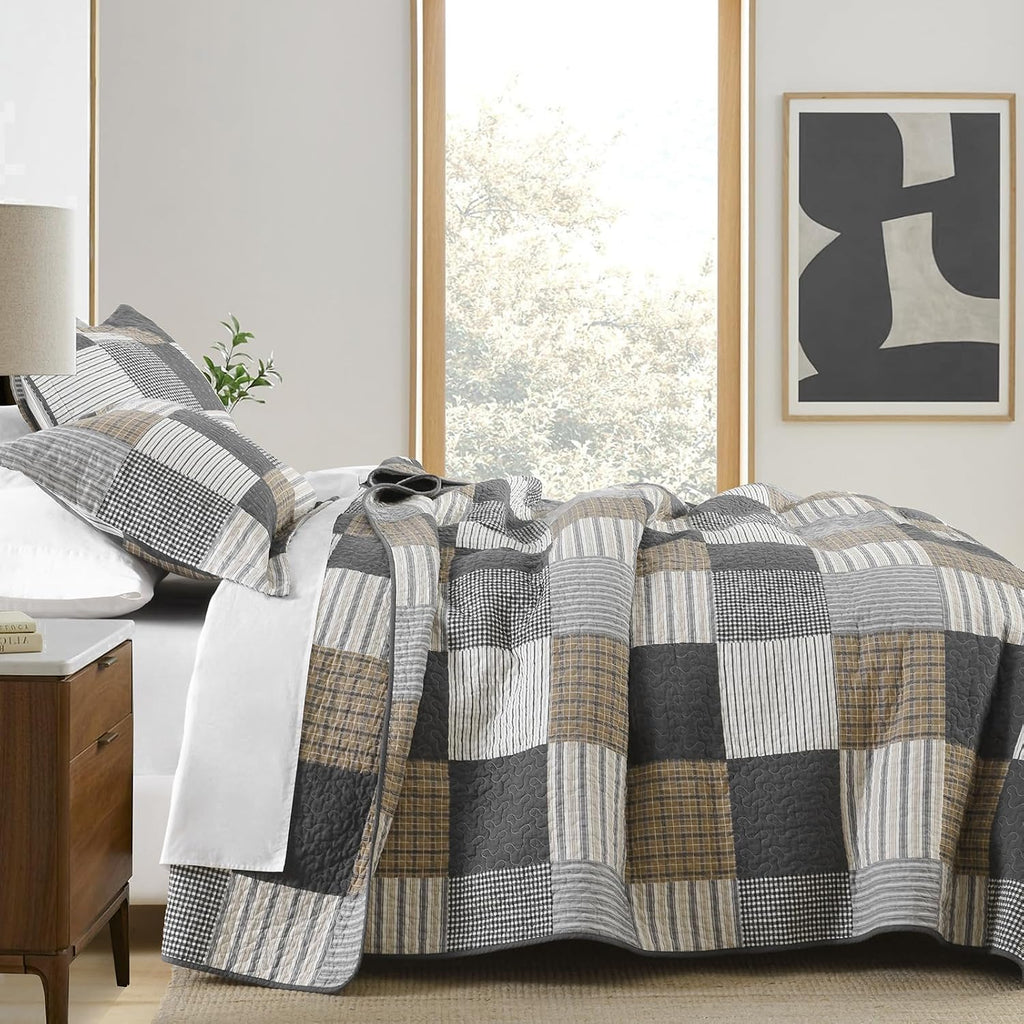 KALOOLA Plaid Quilt King Size, 100% Cotton Soft Lightweight Quilted Bedding Set for King Bed, Farmhouse Reversible Bedspread Coverlet with 2 Pillowshams for All Season, 3 Pcs, Grey/White/Black