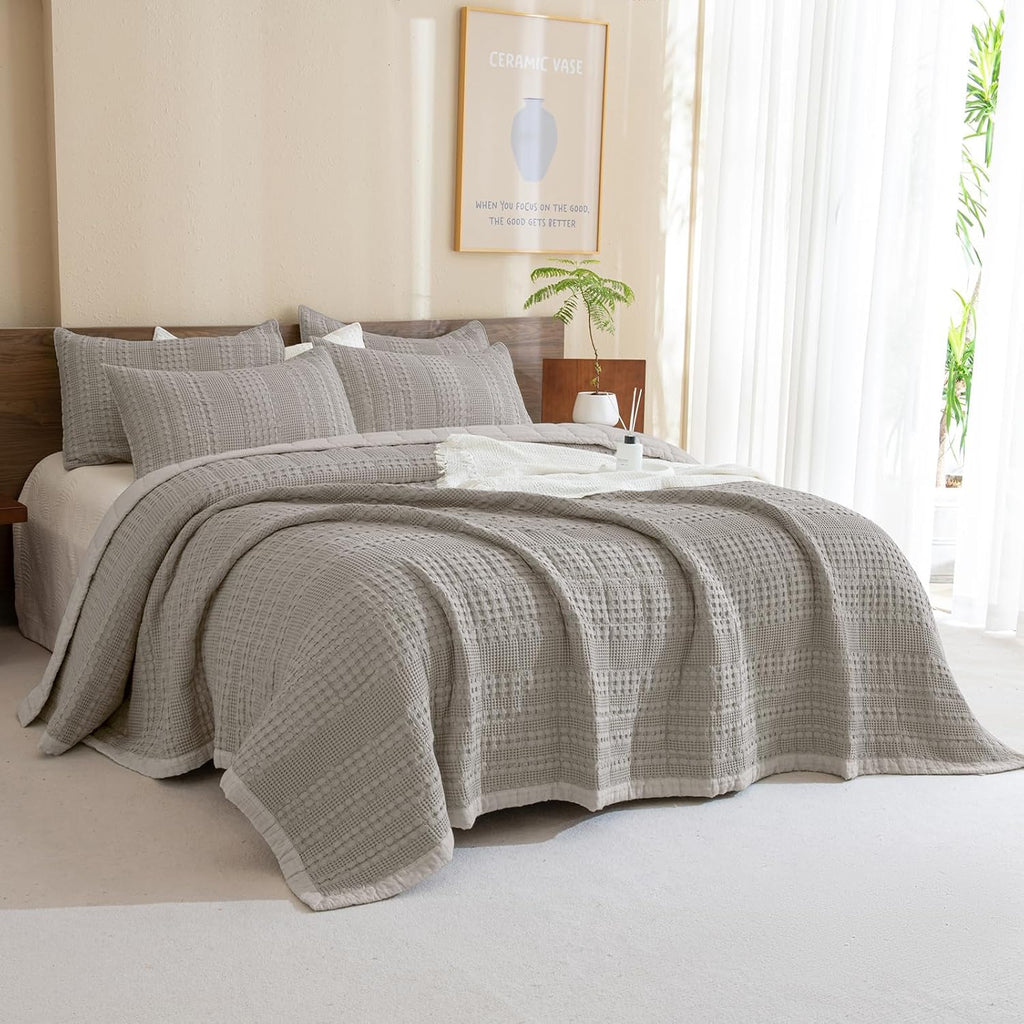 Sanracie Oversized King Quilt (120'x120'), Cotton Dark Khaki Waffle Weave Quilt Sets 3Pcs Lightweight Breathable Quilt Bedding Set Luxury Soft Bedding Coverlet for All Seasons