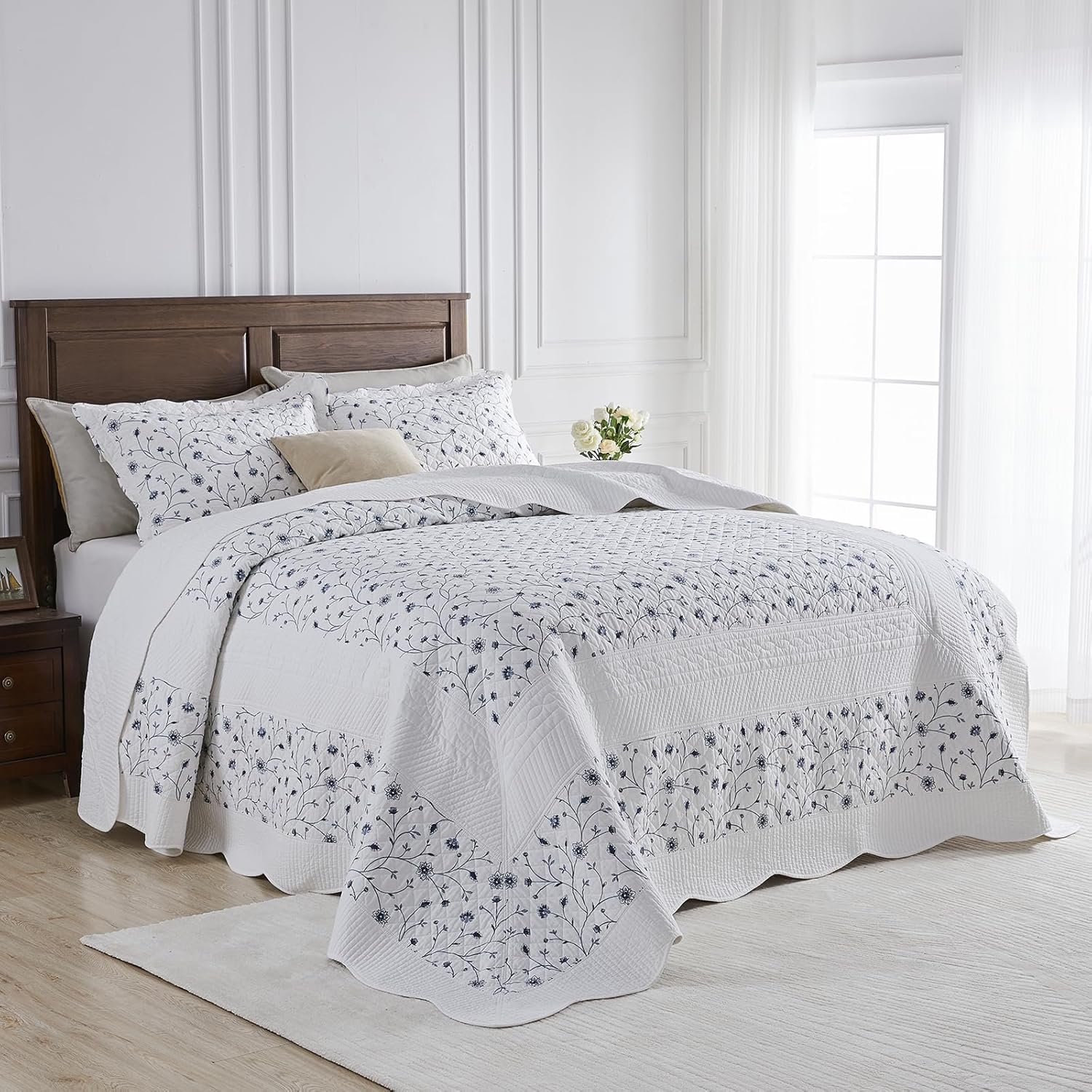 Floral Bedspread 102'x120' Oversized Queen Bedspread, 100% Cotton Oversized Queen Quilt with 2 Pillow Shams, Lightweight Vintage Quilted Bedspreads Coverlet Sets, White/Blue, 3 Pcs