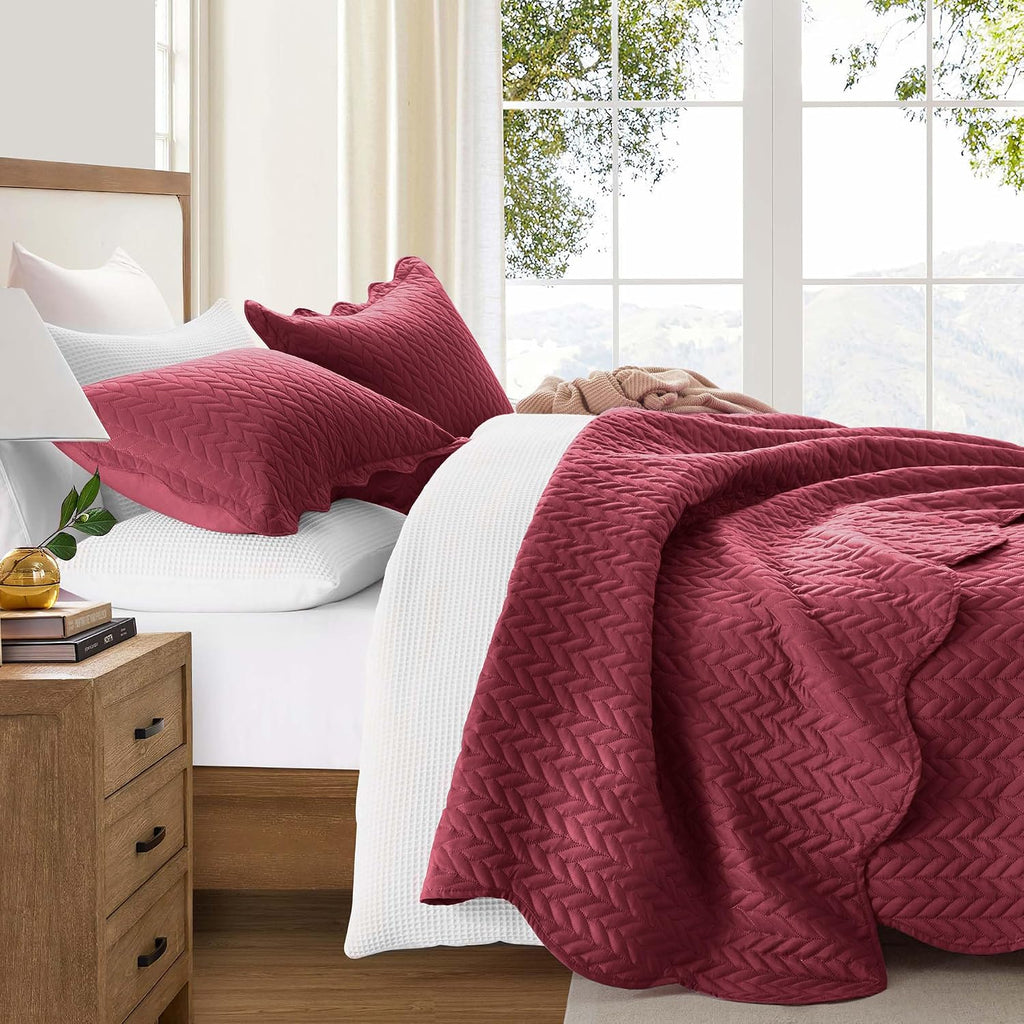MOONLIGHT20015 Twin Quilt Bedding Set (68' x 86') - Bulk Pack of 10 Wholesale for Hotels, Guest Bedroom & Airbnbs - Lightweight Microfiber Reversible Embossed Quilts Bedspreads (Burgundy)