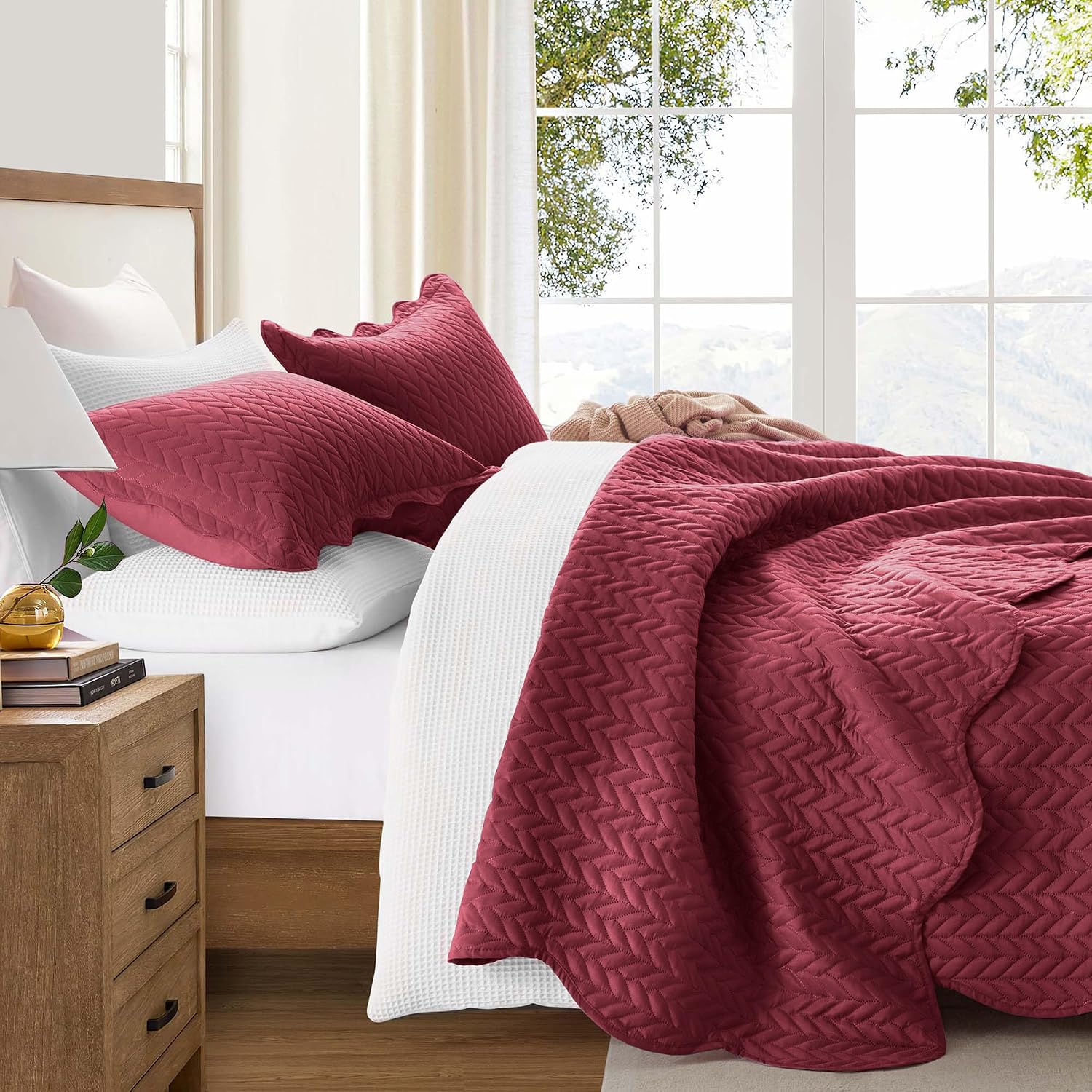 MOONLIGHT20015 Twin Quilt Bedding Set (68' x 86') - Bulk Pack of 10 Wholesale for Hotels, Guest Bedroom & Airbnbs - Lightweight Microfiber Reversible Embossed Quilts Bedspreads (Burgundy)