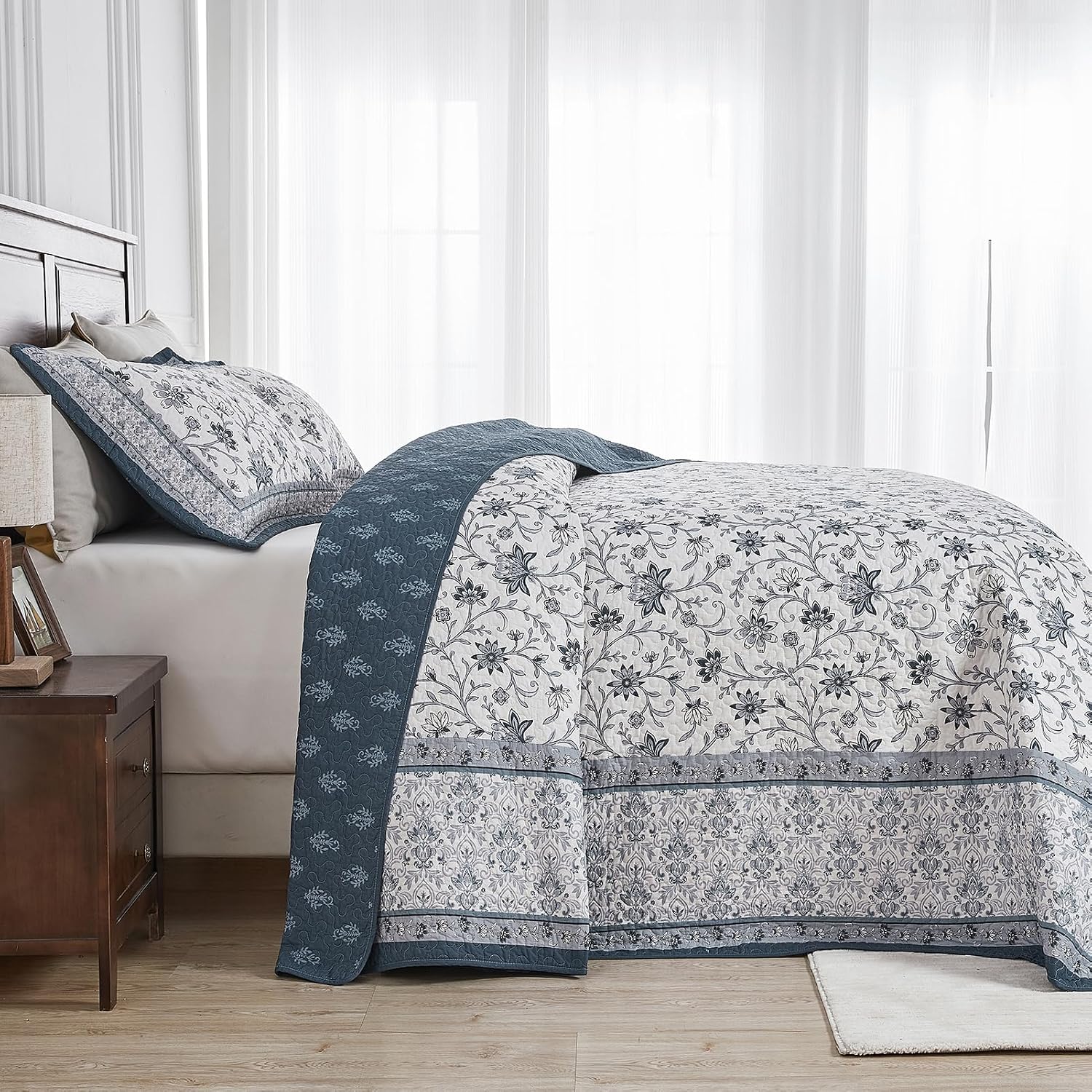 Oversized Queen Bedspreads 120'x102' - 100% Cotton Super King Quilt, Farmhouse Blue Floral Pattern, Extra Large Quilted Coverlet, Lightweight Reversible XL Bedding Set, 3 Pcs