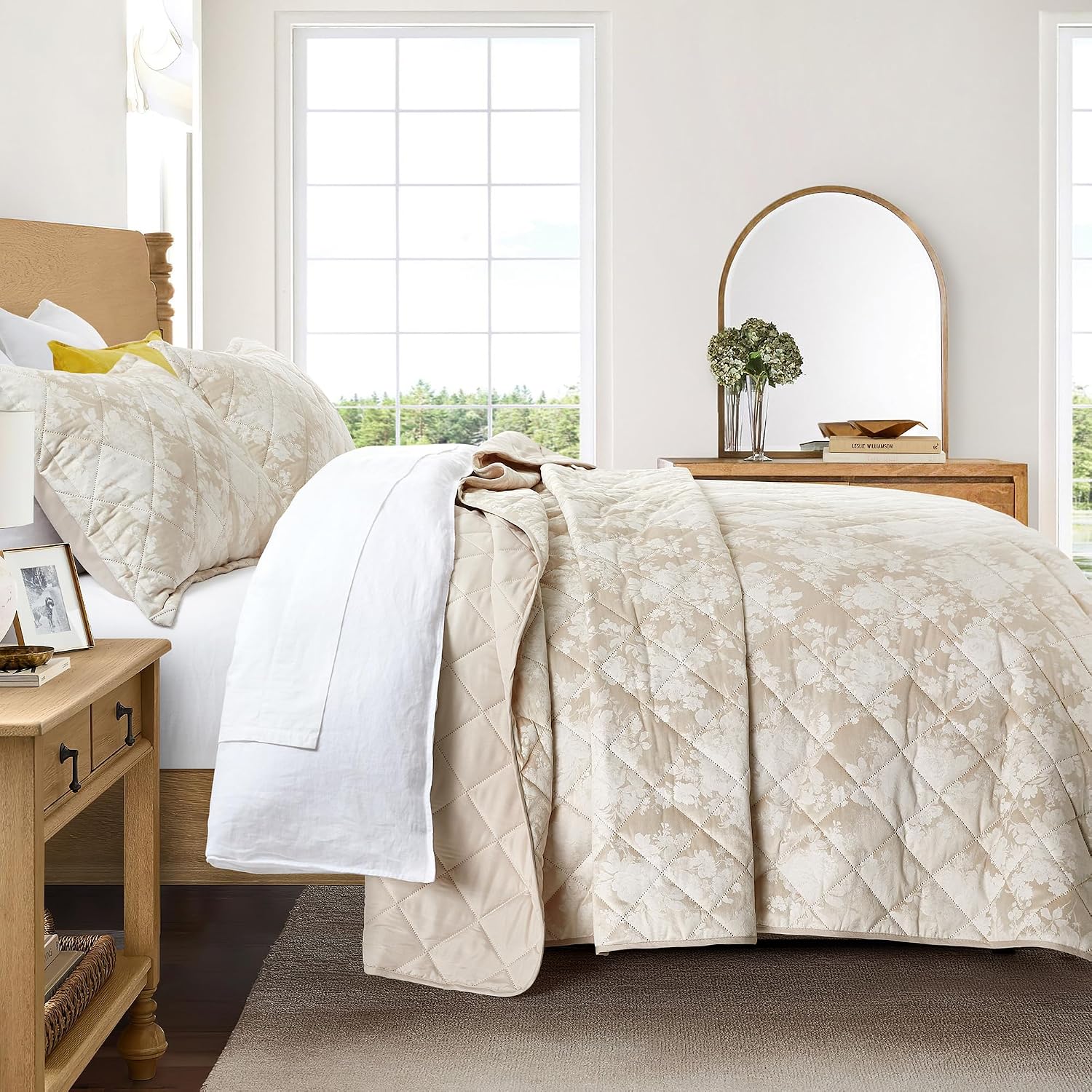 IR Imperial Rooms Velvet King Quilt Size Comforter Bedding Set 3 Pcs - (106'x96') Bedspread Coverlet + 2 Pillow Shams (20'x36'+2') All-Season Quilt Lightweight Diamond Pattern (Beige)