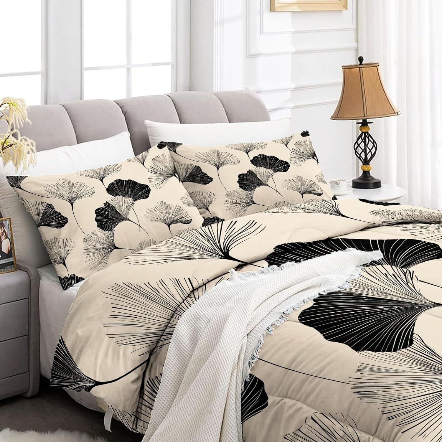 Comforter Set King with 2 Pillowcase, Hand Drawn Graffiti Ginkgo Leaves 3 Pcs Quilted Bedding for Kids and Adults, Soft Fluffy Breathable Microfiber Beige Comforter for Bedroom Decor