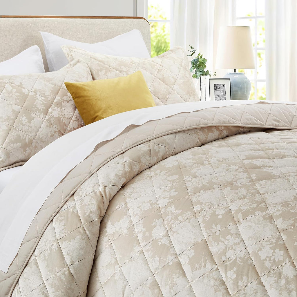 IR Imperial Rooms Velvet King Quilt Size Comforter Bedding Set 3 Pcs - (106'x96') Bedspread Coverlet + 2 Pillow Shams (20'x36'+2') All-Season Quilt Lightweight Diamond Pattern (Beige)