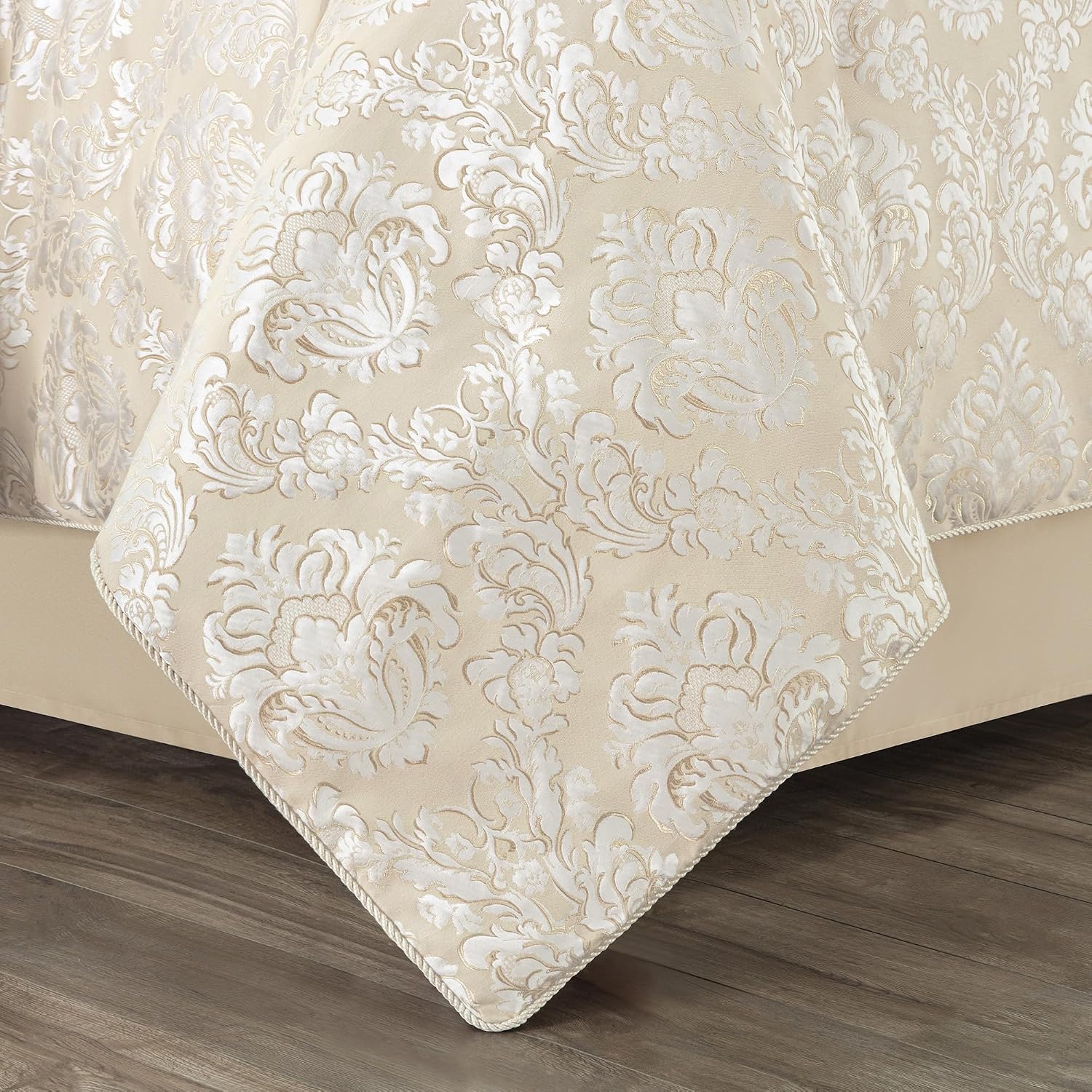 Loom and Mill 9-Piece Elegant Damask Comforter Sets Jacquard Medallion Design, Ultra Soft Floral Bedding with Euro Shams, Bedskirt, Filled Decorative Pillow for Home (Beige White, Queen)
