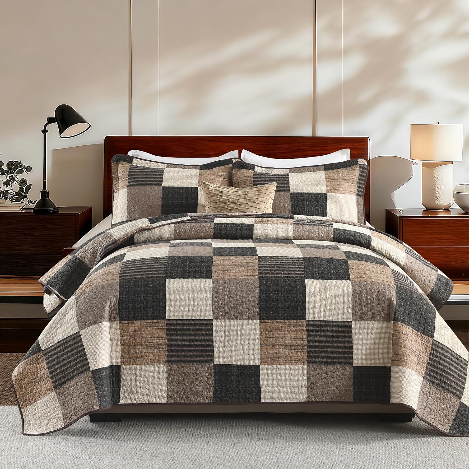 KALOOLA 100% Cotton King Size Quilt Set - Lightweight Farmhouse Quilted Bedspread with 2 Pillowshams for King Bed, Reversible Printed Plaid Design Bedding for All Season, Charcoal/Beige/Brown, 3Pcs