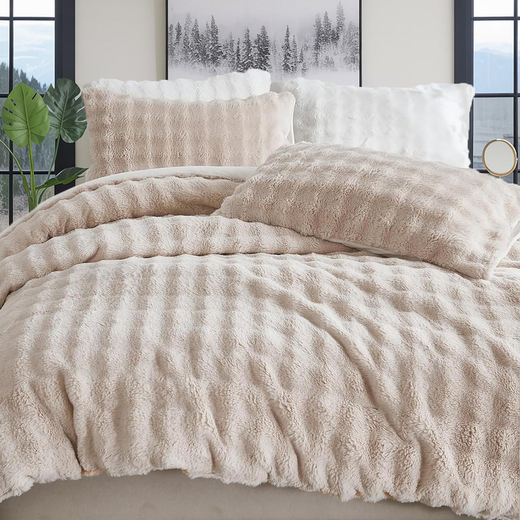 Bedbay Faux Fur Beige Bedding Comforter Set 3 Pieces Fuzzy Plush Comforter Set King Size Luxury Faux Rabbit Fur Bubble Bedding Soft Warm Shaggy Velvet Reversible Duvet Set for Girls Teen Adults