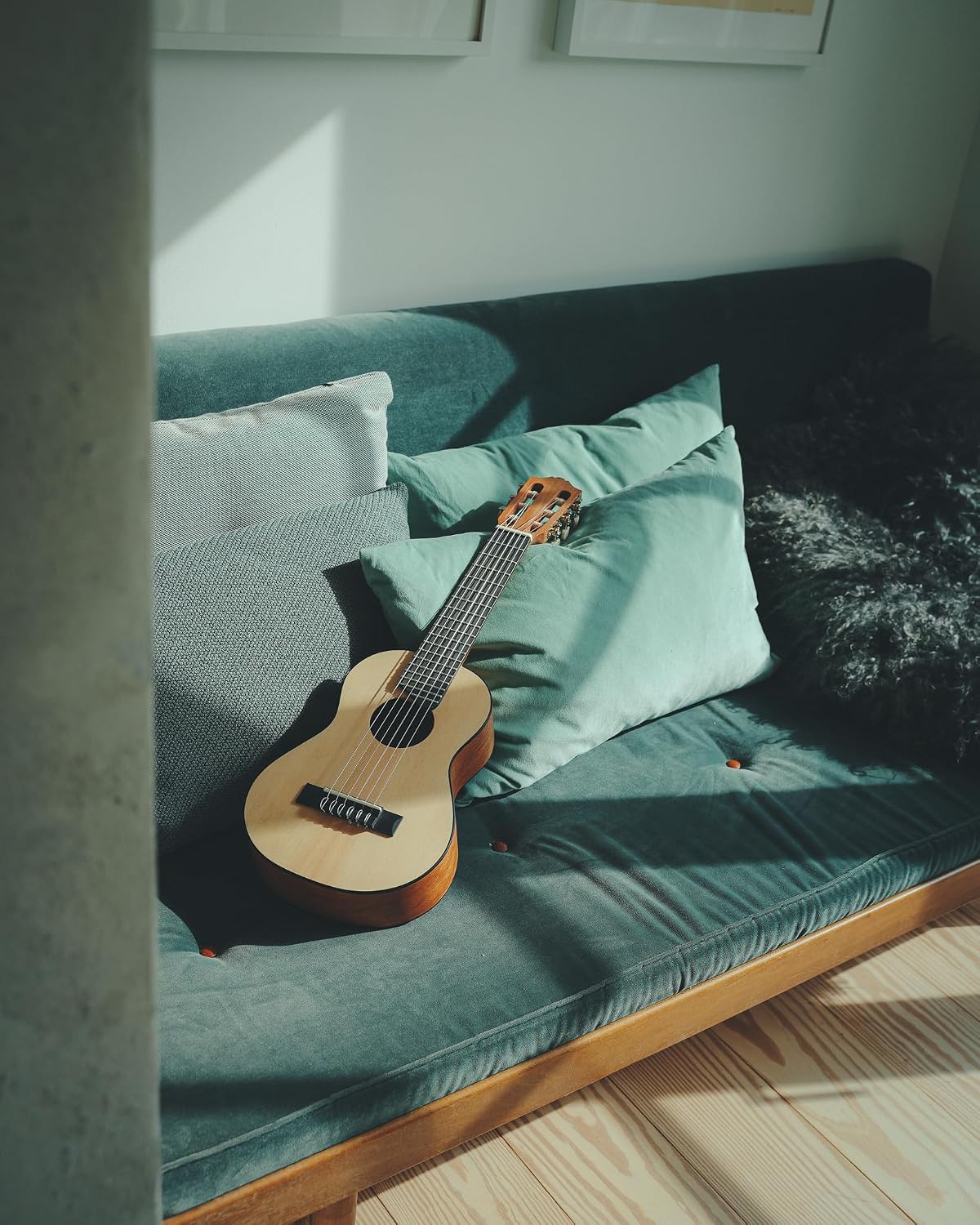 Yamaha GL1 Guitalele, Natural, Baritone