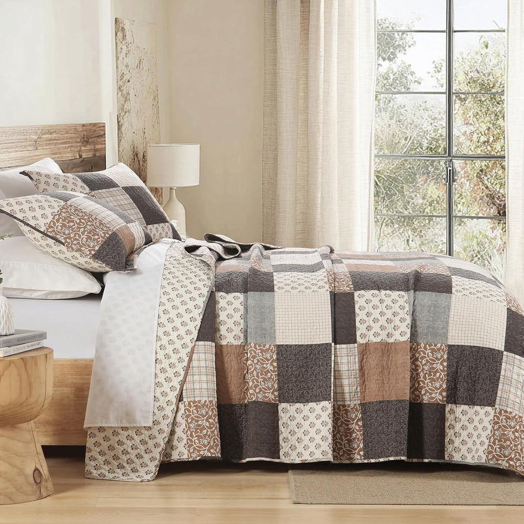 KALOOLA 100% Cotton Quilt Set Queen Size - Farmhouse Printed Patchwork Bedspread with 2 Pillow Shams, Reversible Plaid Botanical Bedding Coverlet for All Season, 3 Pieces, Brown/Charcoal/Gray