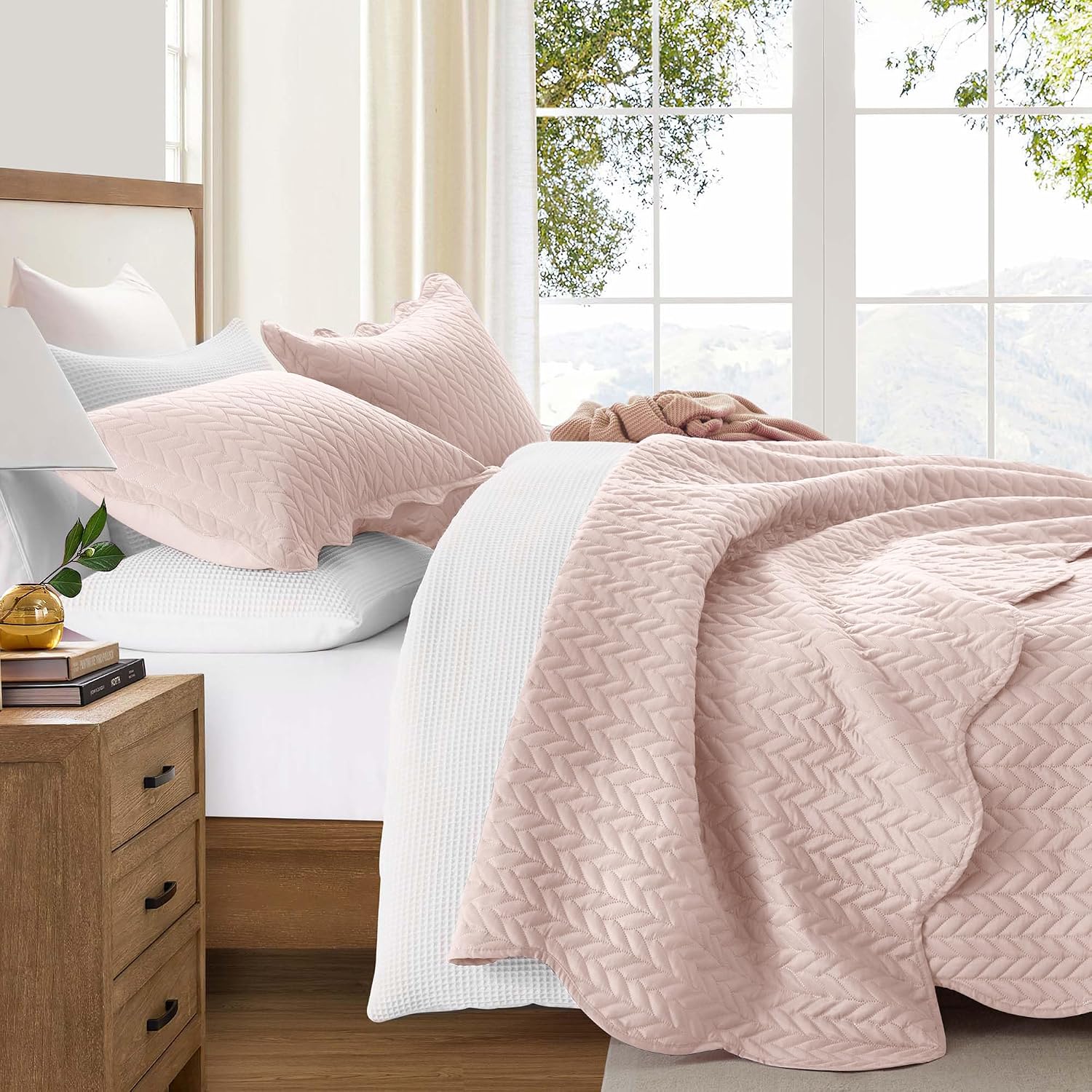 MOONLIGHT20015 8 Pack Quilt King Size Bedding (106' x 96') - Bulk Wholesale for Hotels, Guest Bedroom & Airbnbs - Lightweight Microfiber Reversible Embossed Quilts Bedspread (Baby Pink)