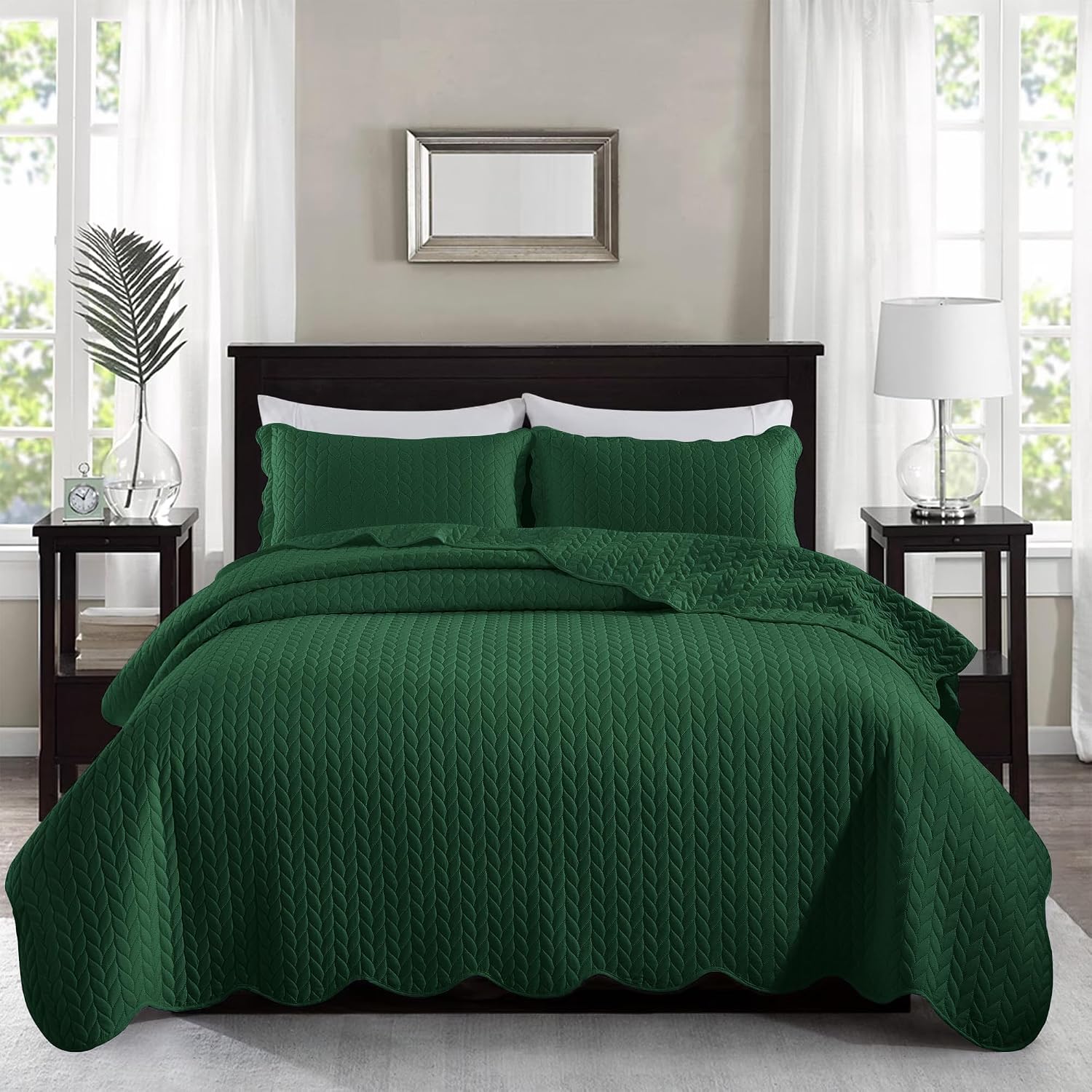 MOONLIGHT20015 Twin Quilt Bedding Set (68' x 86') - Bulk Pack of 10 Wholesale for Hotels, Guest Bedroom & Airbnbs - Lightweight Microfiber Reversible Embossed Quilts Bedspreads (Emerald)