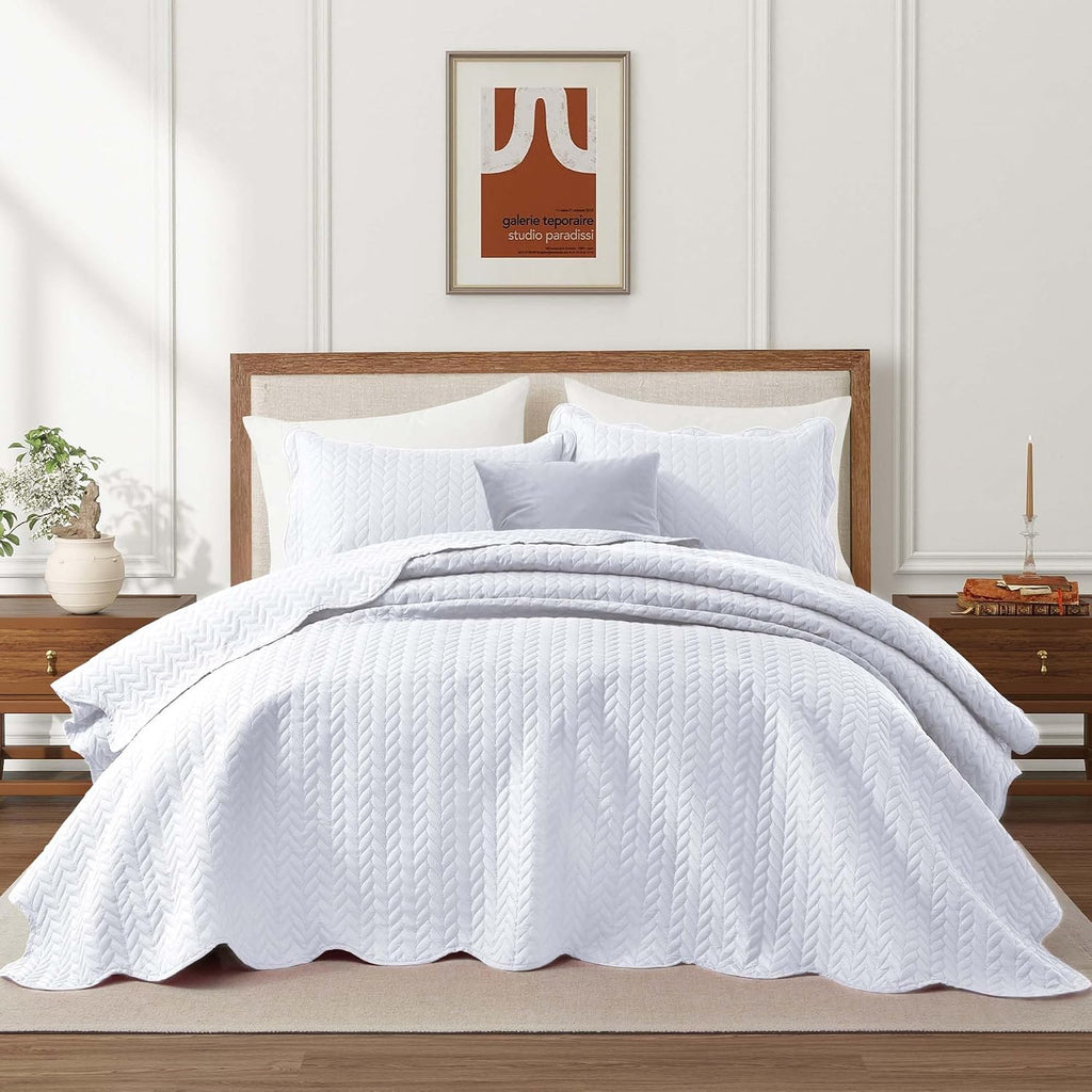 IR Imperial Rooms Queen Quilt Bedding Set (90' x 96') - Bulk Pack of 10 Wholesale for Hotels, Guest Bedroom & Airbnbs - Lightweight Microfiber Reversible Embossed Quilts Bedspreads (White)
