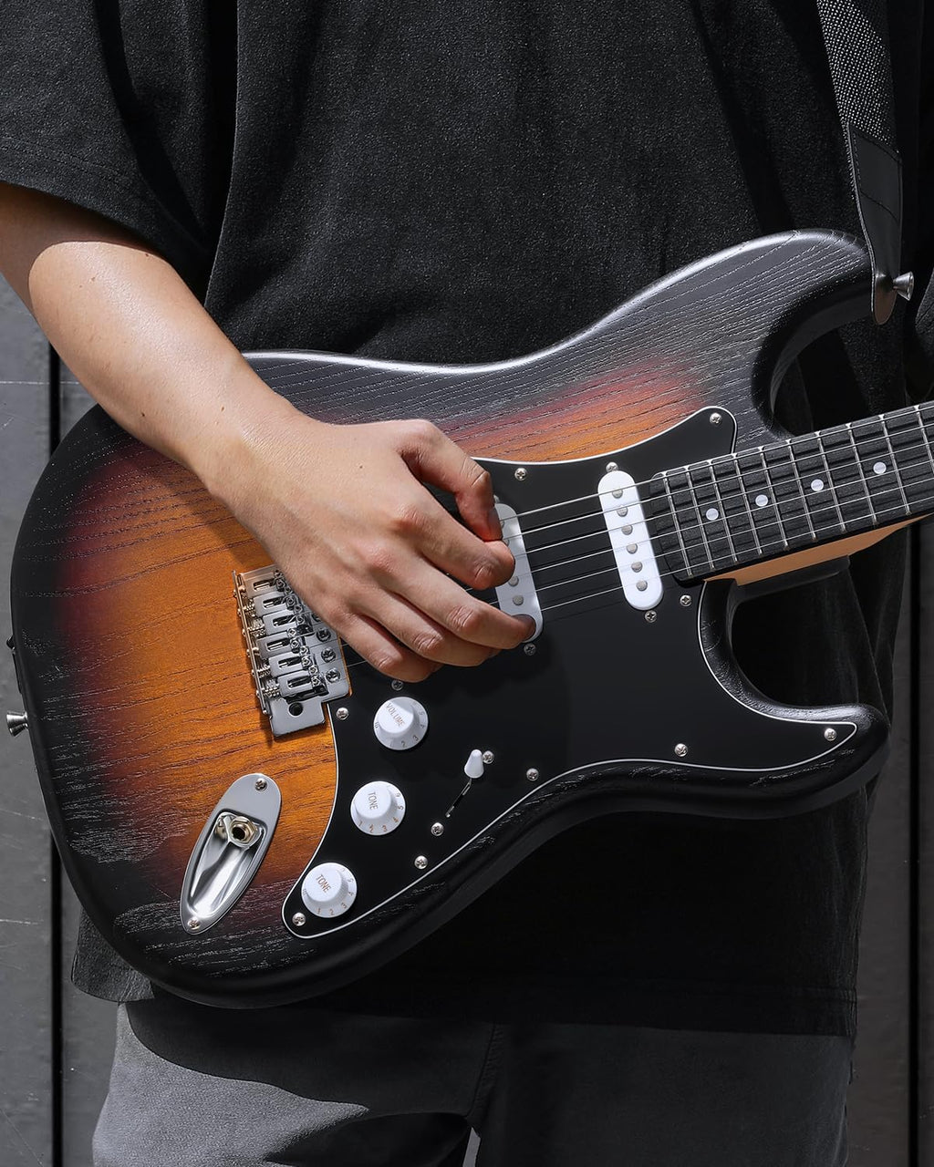 DONNER DST-80 Electric Guitar 39' Beginner Electric Guitar Kit with Amp, Classic SSS Pickup Complete with Gig Bag, Tuner, Capo, Strap, Picks, and Free Online Lessons, Red Tea Burst